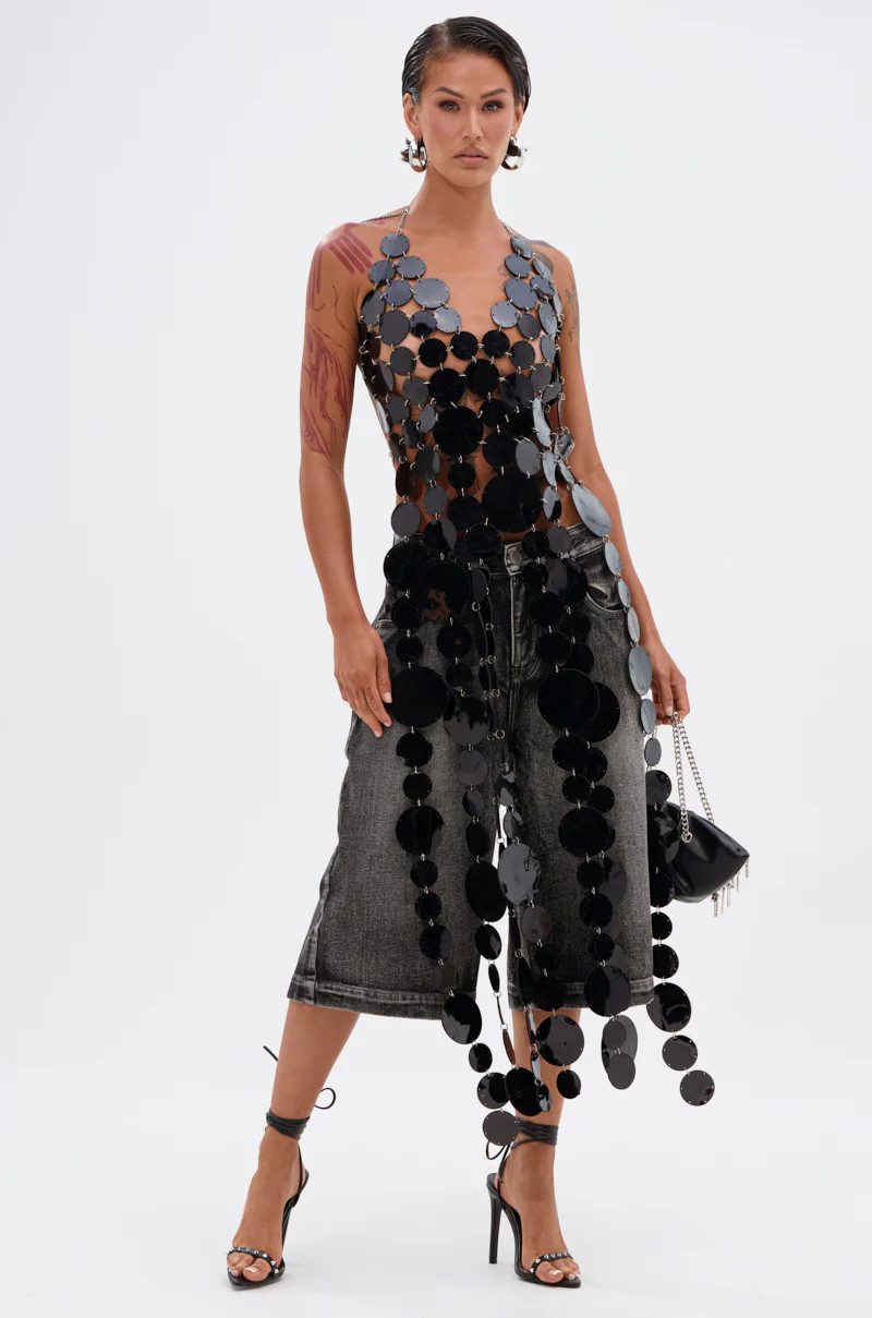 GLAMOROUS CHAIN DETAIL HALTER TOP | AKIRA