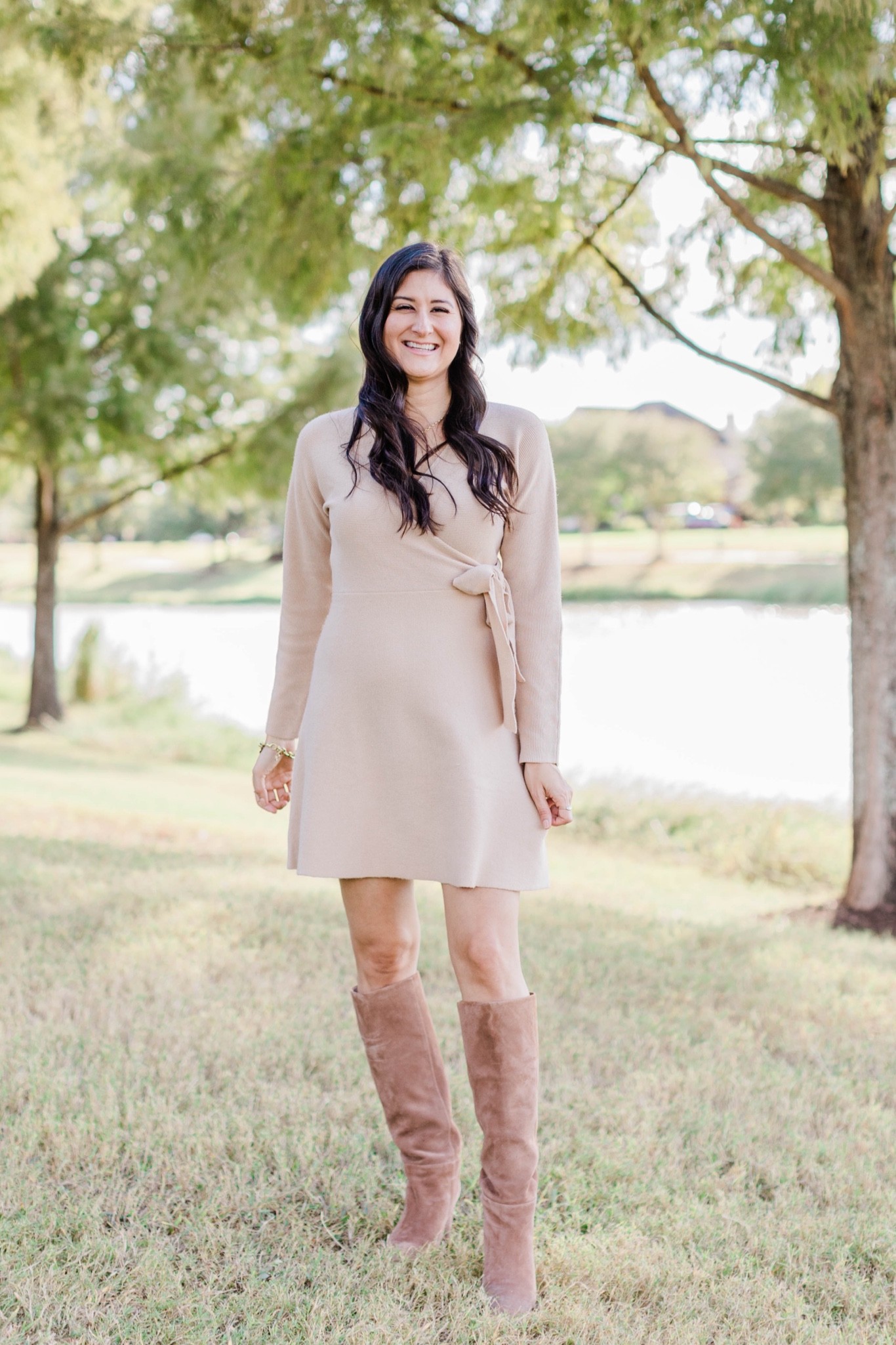 Sweater dress. Fall dresses. Fall outfit. Boots


#LTKunder50 #LTKSeasonal #LTKworkwear