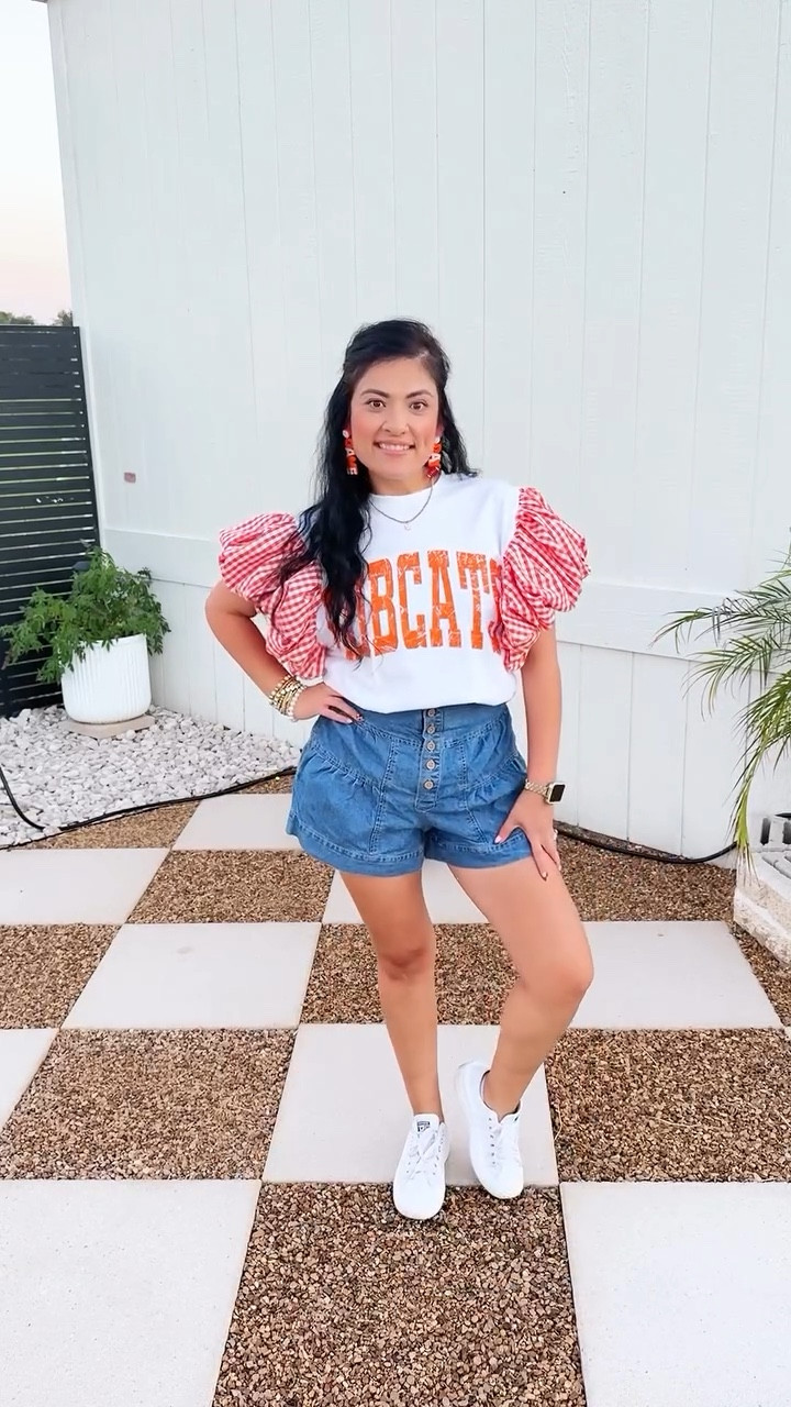 Friday night lights, fashion highlight ✨🏈🐾🧡

Custom Bobcat top: @stiques_stones 

#hocooutfit #gamedayoutfit #outfitoftheday #gamedayfit #fridaynightlights

#LTKMidsize #LTKStyleTip