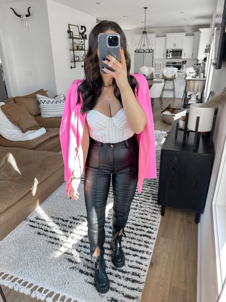NYE Outfit Inspo ✨🖤

Bustier — medium
Blazer — xs
Pants — 3

New Year’s Eve outfits | holiday outfits | festive outfits | holiday fashion | nye outfits | holiday style | going out outfit | leather split hem pants outfit | platform doc martens | edgy going out outfit | hot pink blazer outfit | pearl bustier outfit 



#LTKstyletip #LTKHoliday #LTKSeasonal