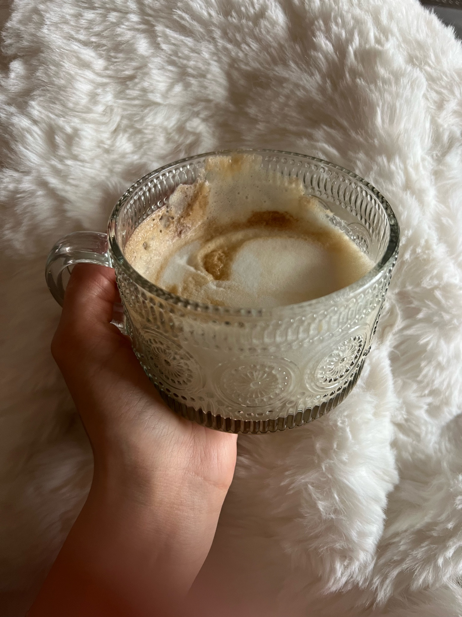 The cutest and prettiest glass coffee mugs. Comes in a set of 4 with lids to make overnight oats in as well, and 4 gold spoons 🫶 Would make the best house warming gift 

#LTKfindsunder50 #LTKGiftGuide #LTKhome