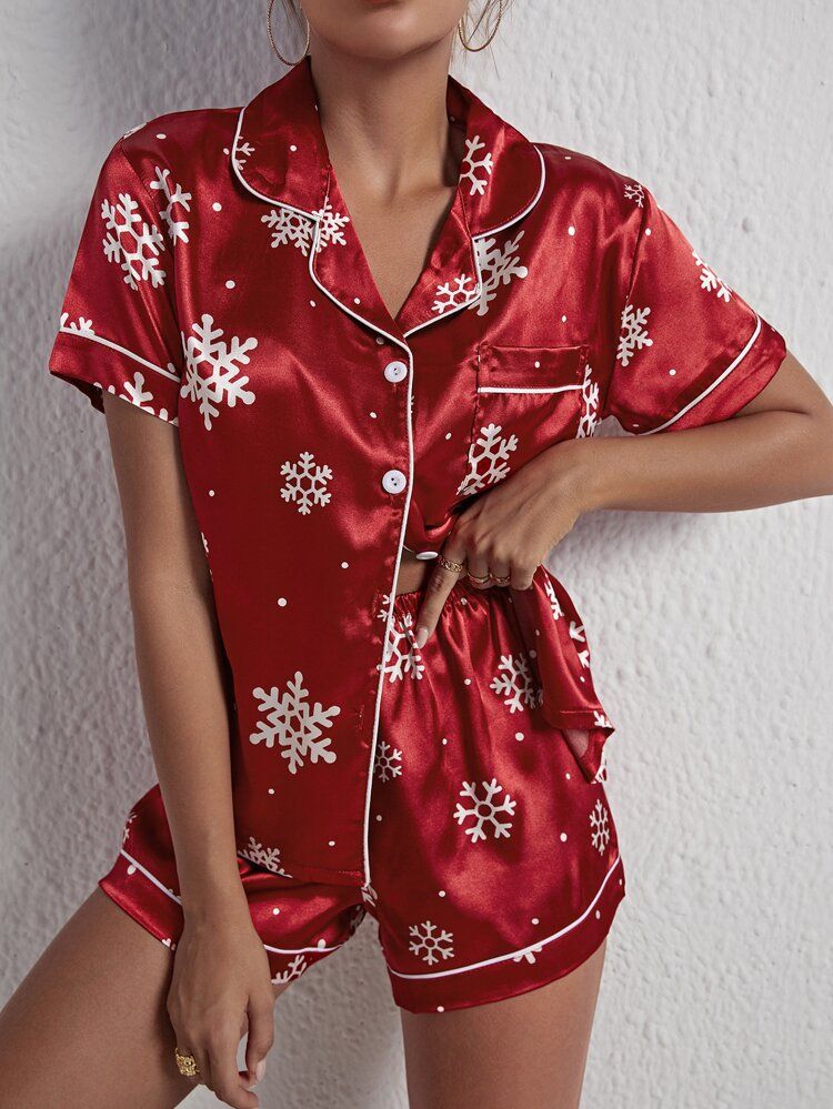 Christmas Pattern Patch Pocket Tee & Shorts Satin PJ Set | SHEIN