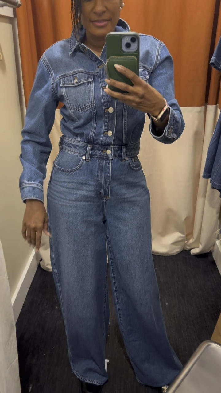 This is going to be my new favorite jumpsuit!  At 20% off this is a great deal. The quality is amazing and the fit is perfect. I’m wearing a US Size 6 and II am wearing at Madewell size 2

#LTKVideo #LTKxMadewell #LTKOver40