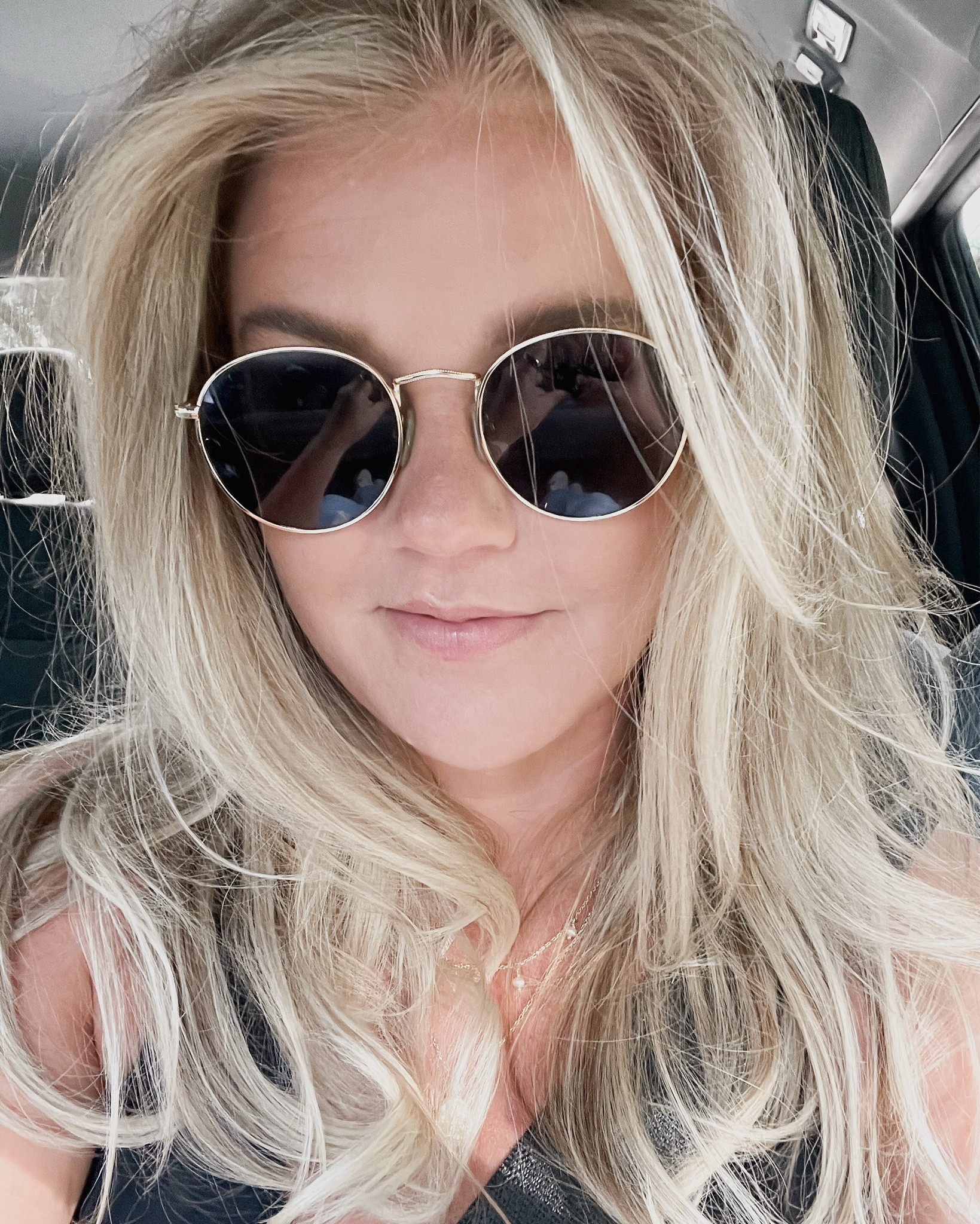 Who even is she??? I don’t think my hair has ever looked like this! I tried something new and clearly it worked! Linking everything I used here 💁🏼‍♀️

#LTKFindsUnder50 #LTKStyleTip #LTKBeauty