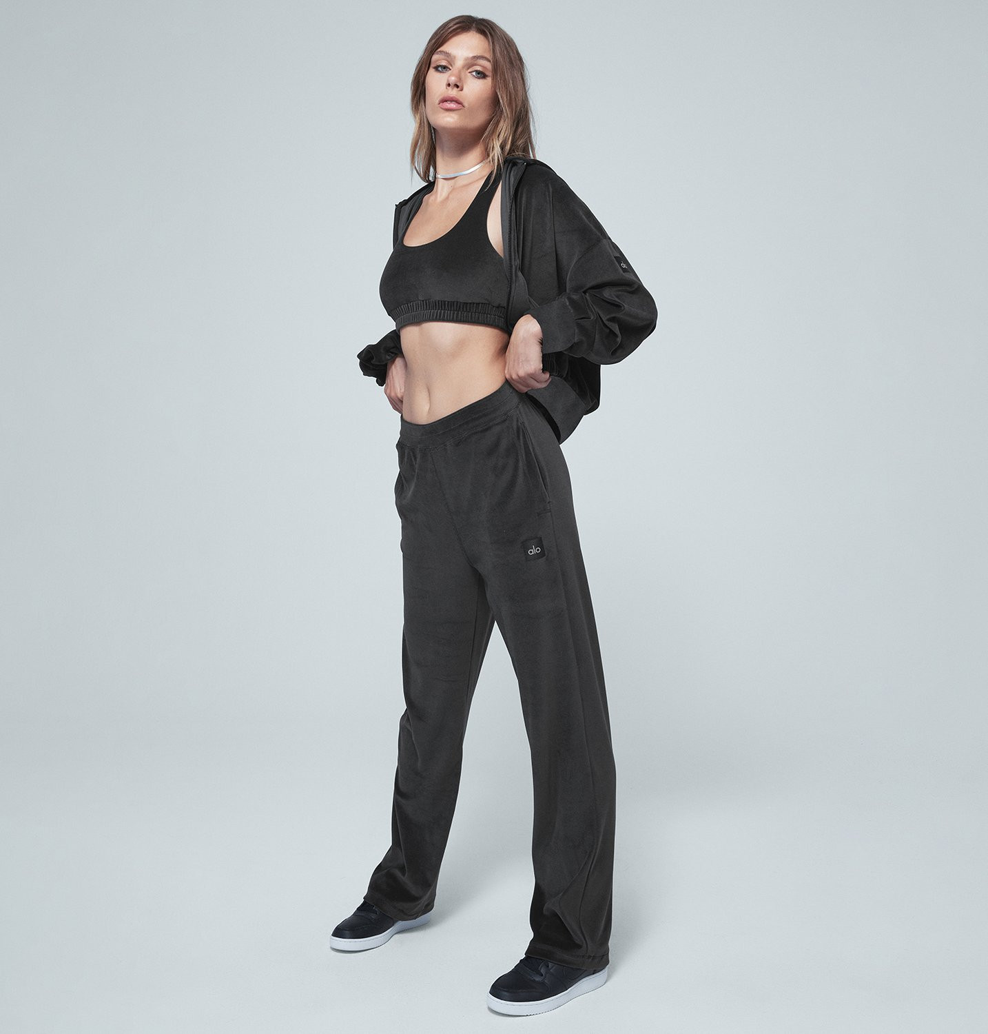 Velour High-Waist Glimmer Wide Leg Pant - Black | Alo Yoga (US)