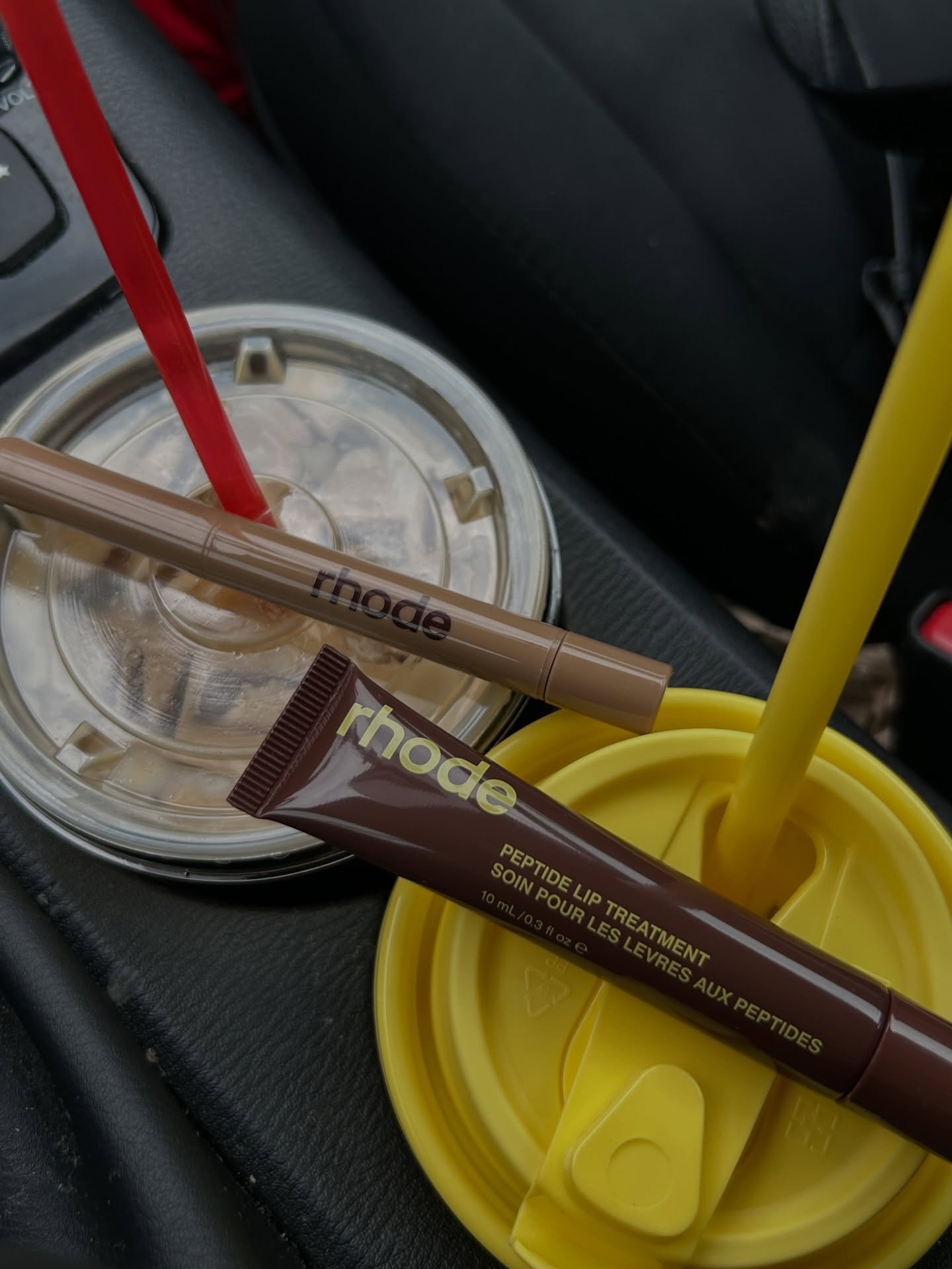 Gone bananas for Rhode 🍌🤎

A mini photoshoot dedicated to my latest purchases 😉

Peptide lip shape in lean 
Spotwear in shroom 
Peptide Eye Prep in Banana Peel
Peptide lip treatment in caramelized banana 

#rhode #sephorahaul #lipcombo #beautytok #photodump

#LTKMothersDay #LTKgrwm #LTKBeauty