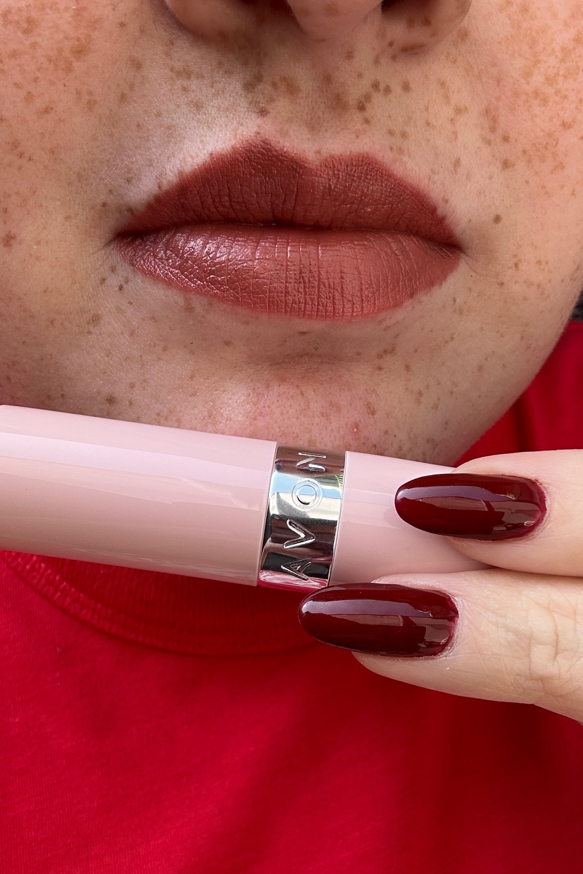 Batom de hoje 

Batom Radiante Avon Tratamake na cor Marrom Bronze. Influenciada pela @angelic4silva que me faz gastar todo o meu dinheiro em batons kkkk

A tecnologia exclusiva Tratamake da @avonbrasil entrega 3 benefícios em 1 batom: cor intensa, proteção com FPS 30 e nutrição imediata para os lábios como hidratante.

#batomdehoje #batomdodia #batom #avon #avontratamake #tratamake

#LTKbeleza #LTKbrasil #LTKdicadeestilo