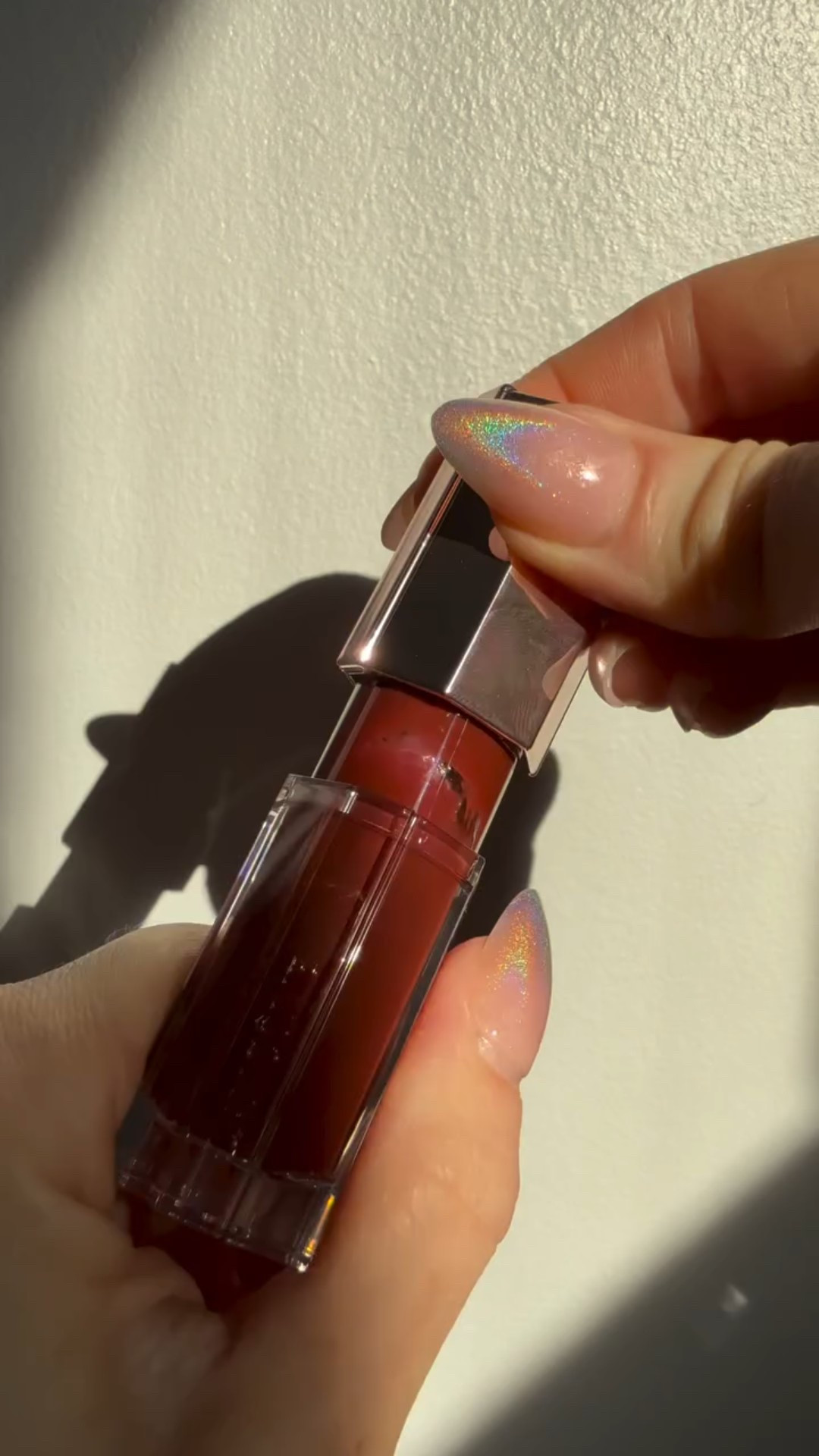 @lancomeofficial just launched Lip Idôle Juicy Treat which is a hydrating gloss with a Maxi Lip-Hugging Applicator that feels like a plush cuddle for your lips. 

✨ Up to 24 hours of hydration with hyaluronic acid and 20% squalane 
✨ Oversized, fluffy applicator designed to deliver just the right amount of product 
✨ Lightweight, oil-infused gloss for a juicy, comfortable finish 

👄 I really like the large applicator and it feels so comfortable on the lips! 

#LancomeMakeup #JuicyTreat #Beautybyberrz #makeupmonday