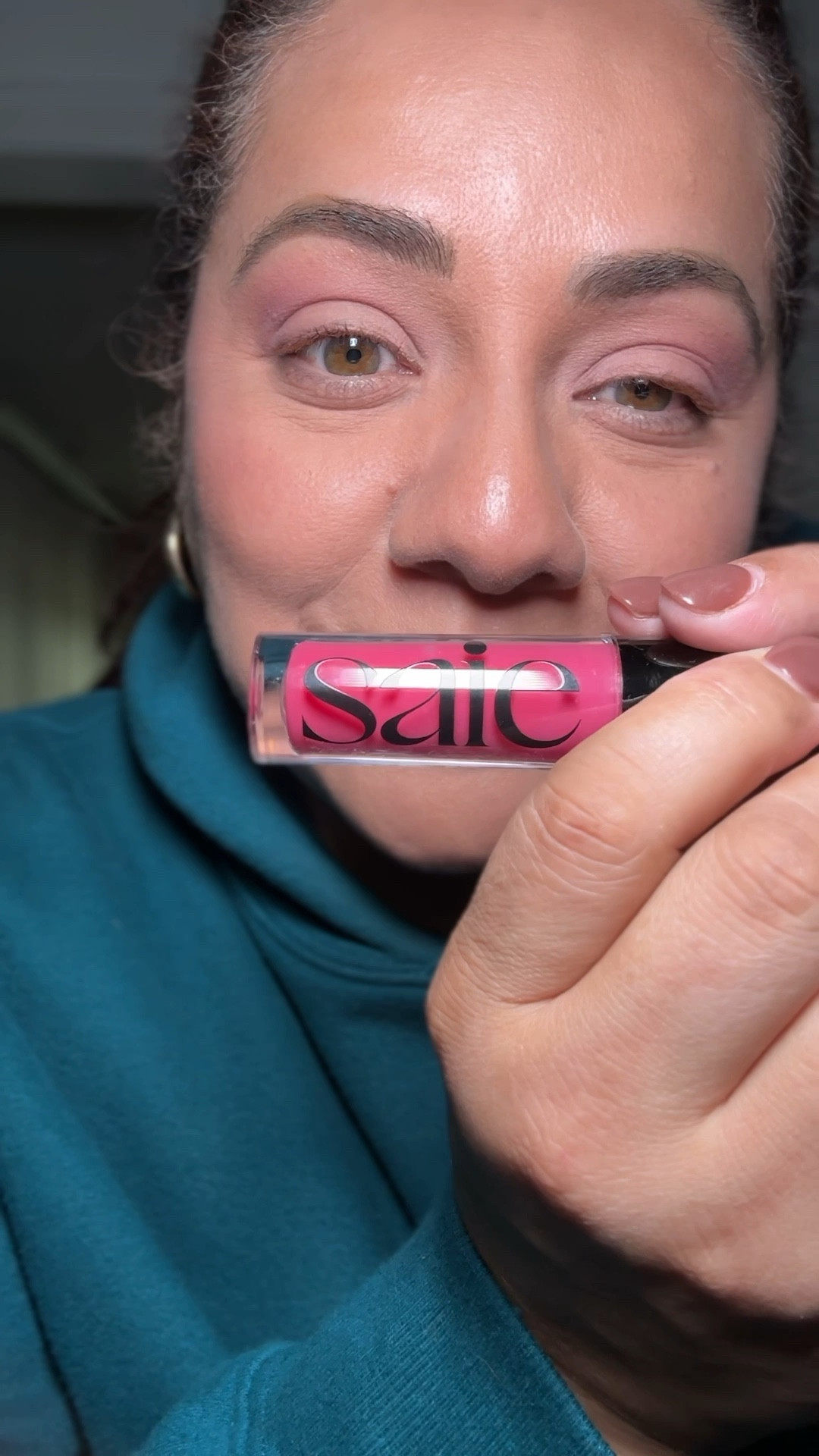 Makeup: I like this lipgloss 

#LTKBeauty #LTKOver40