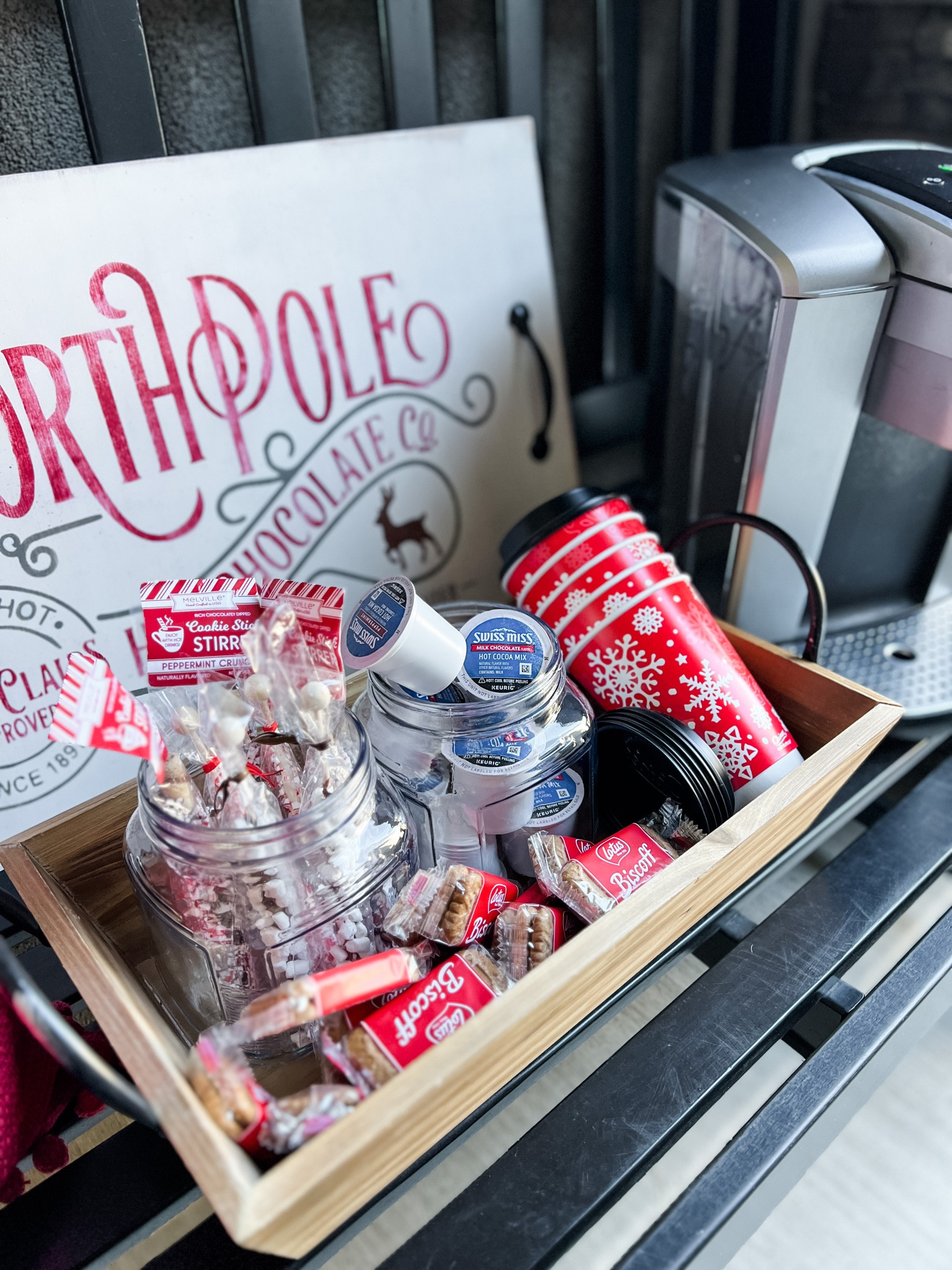 #christmasreels #christmasreel #viralreel #christmasporch #christmasdecor #christmasdecorating #christmasinspo #christmasdecor #christmasgarland #christmasiscoming #bhghome #bhgholiday #trendingaudio #trendingreels #outdoorchristmasdecor #hotcocoabar#hotchocolatebar #hotcocoa #coffeestation