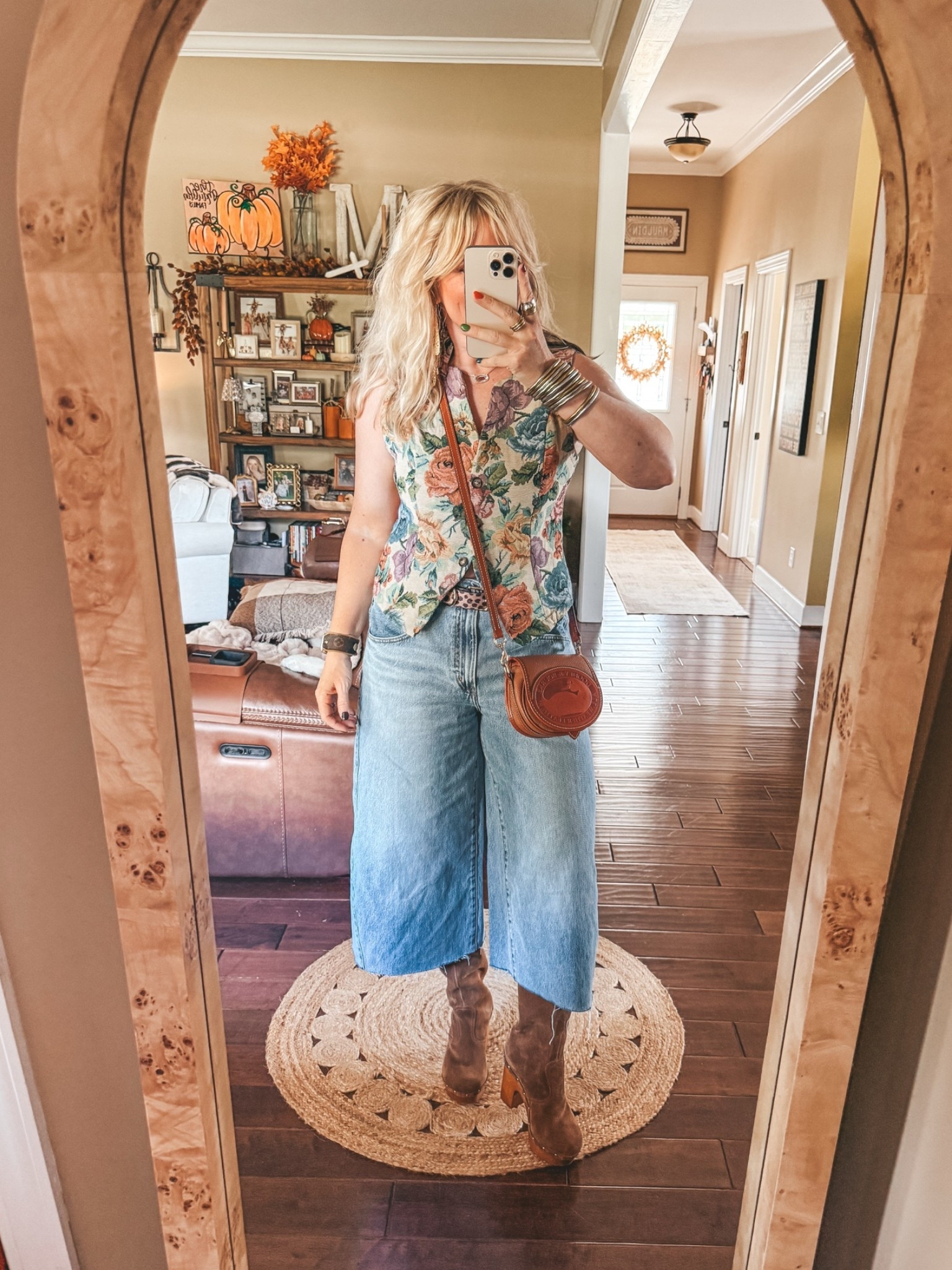 Well these turned out better than I expected! Love them now and instead of them sitting not being worn now I’ll actually wear them! 👏🏼🥰✂️
Vest - linked similar ( mine is a few years old from Amazon 
Jeans - size 30 and should’ve sized down one. 
Boots - linking similar ( sold out ) 
#levis #falloutfit #veststyle #amazon #crossbodybag

#LTKootd #LTKOver40