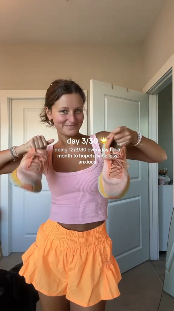 gym fit!! 🍊💓 i love these free people shorts so much!! there are so many cute colors too! wearing a size small :)

free people, gym fit, hoka, seamless tanks

#LTKActive #LTKfitness