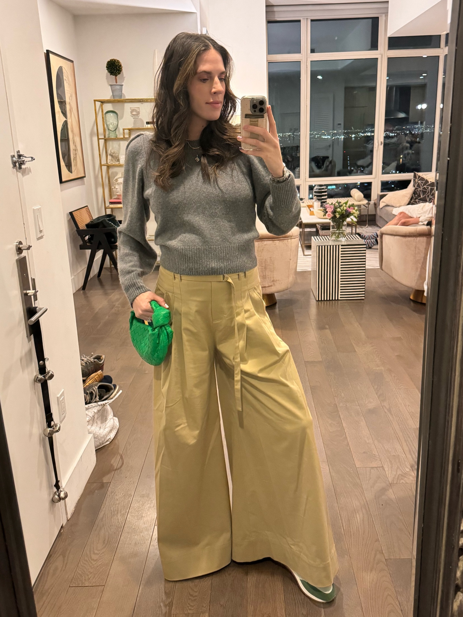 So into a wide leg pant right now. Sized up for 🤰

#widelegpants #pregnancystyle #pregnant #winterfashion


#LTKSeasonal #LTKbump #LTKworkwear