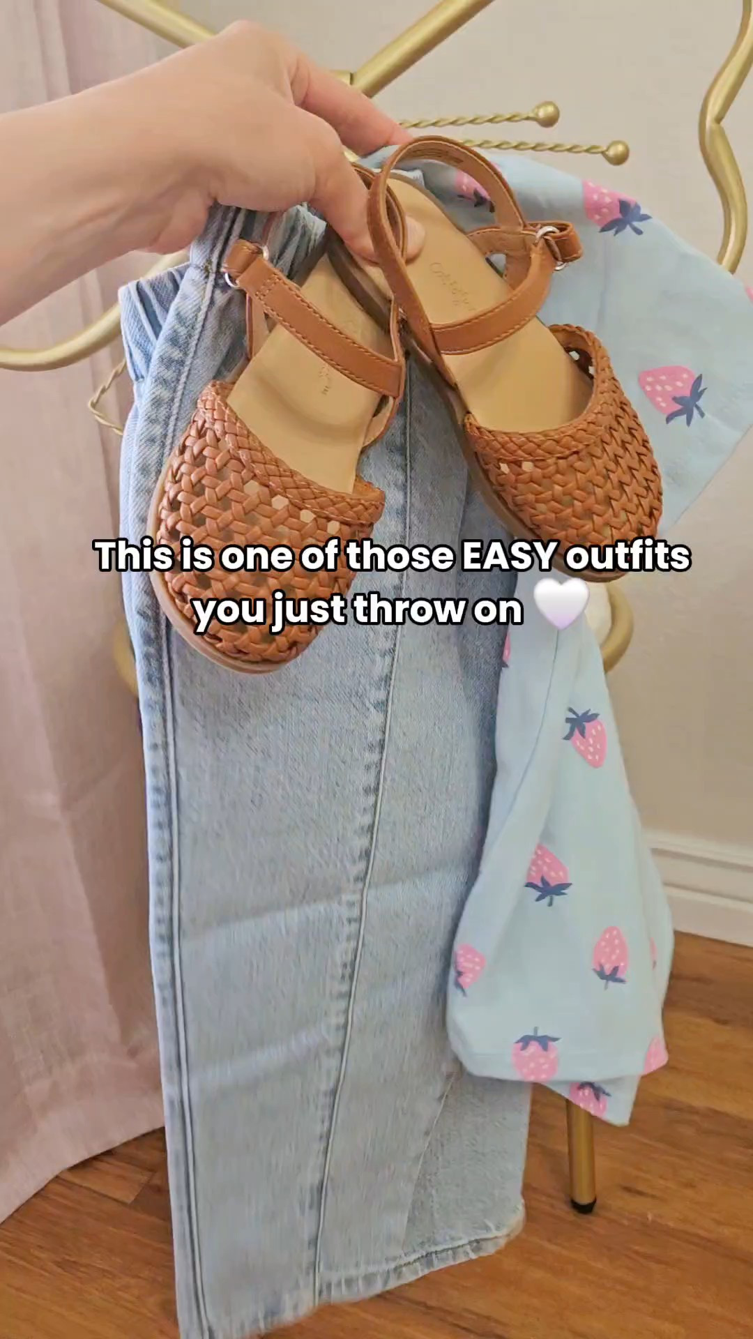 This is one of those outfits you just throw on and go 🤍Easy, comfy, and still looks so put together

#LTKmomlife #LTKSeasonal