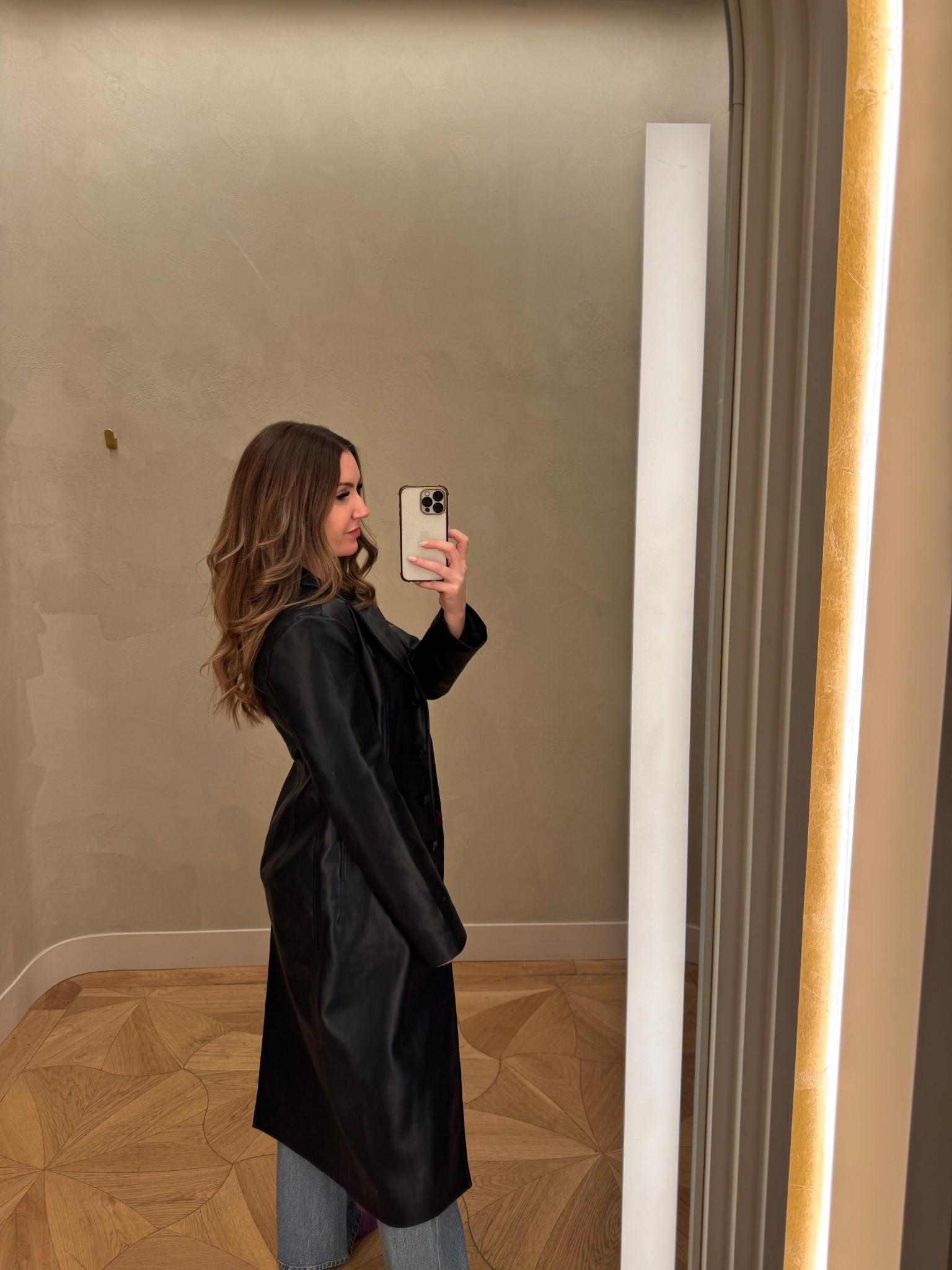 Into this long faux leather trench coat 👌🏻

#LTKSeasonal #LTKTall #LTKootd