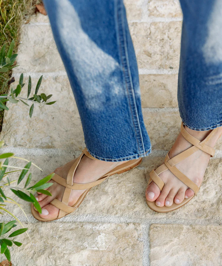 Stop scrolling bestie 🚨 this is the summer wardrobe refresh you’ve been waiting for ✨ Jenni Kayne Semi Annual Warehouse Sale = up to 70% OFF 😍 From flowy dresses to cozy knits and everyday denim… everything is giving quiet luxury vibes 🤍
#SaleAlert #JenniKayne #QuietLuxury #MinimalStyle #SummerWardrobe #EffortlessChic #NeutralStyle #FashionDeals #LTKFinds #StyleInspo #CapsuleWardrobe #TrendingFashion #OOTDInspo 

 #LTKSeasonal #LTKU #LTKSaleAlert