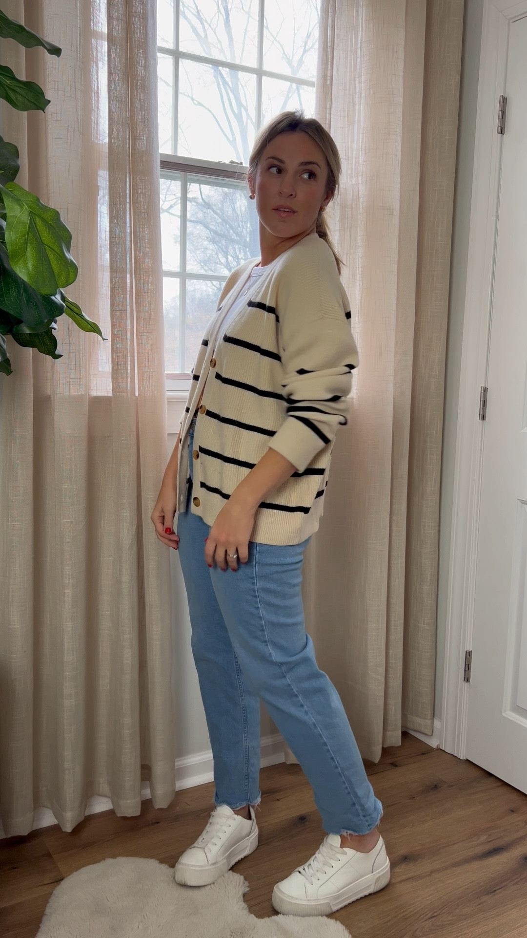 Love this bestselling Amazon cardigan! The sweater holds up great in the wash and looks like a much more expensive piece than it really is. This crop fit is so cute!

Cropped cardigan, striped cardigan, amazon find, Amazon sweaters, best Amazon sweater, cropped sweater, striped sweater, button up cardigan, Jenni Kayne dupe

#LTKMidsize #LTKWatchNow #LTKStyleTip