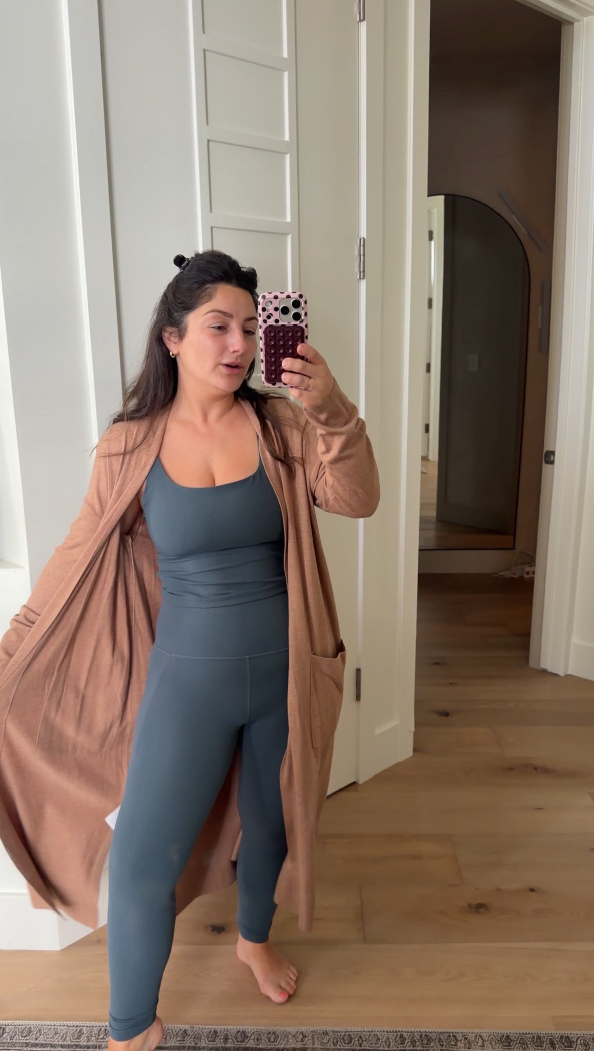 Workout outfit of the day! 
My favorite workout set! The fit and compression is so good!! 

Top size medium 

Leggings size small petite 
(Exact color sold out!) 

Cardigan size small

5'0" 140lbs 
Petite friendly activewear 


#LTKActive #LTKPetite #LTKSaleAlert