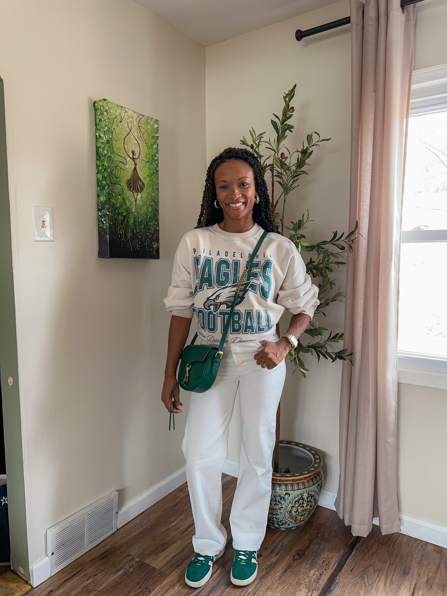 Super Bowl outfit idea (Eagles Fan)
Wearing size Small in the sweatshirt.  The fit is oversize
Jeans wearing size 25