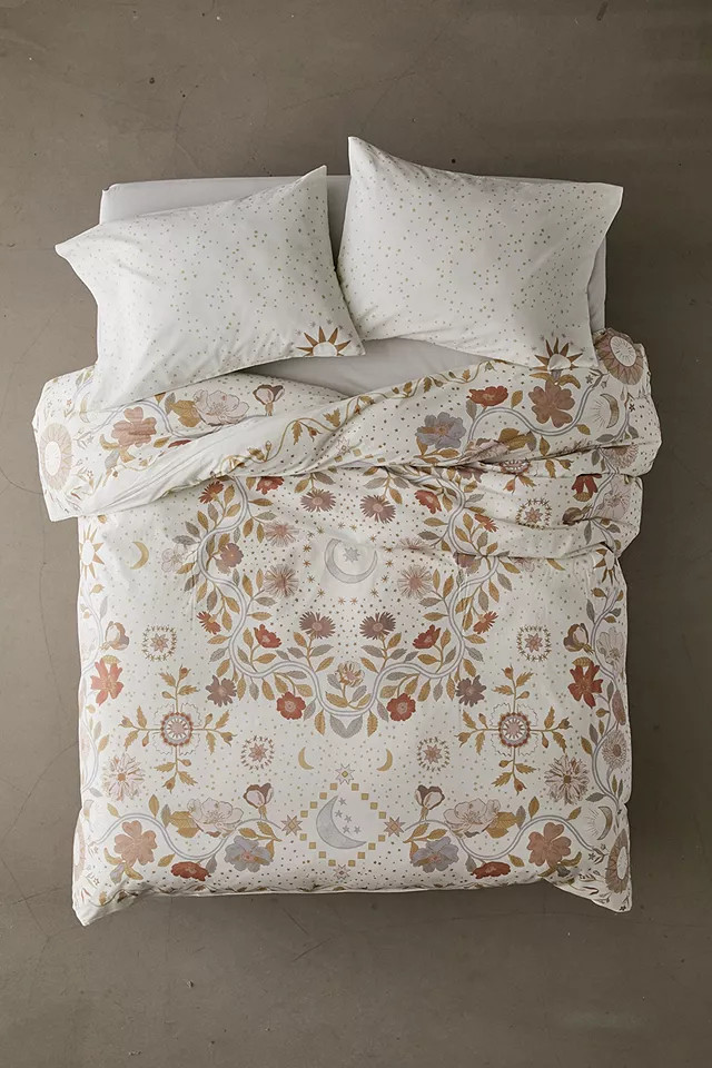 Mirna Celestial Print Duvet Set With Reusable Fabric Bag | Urban Outfitters (EU)