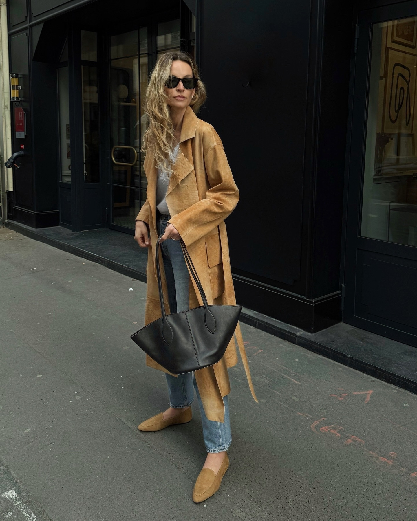 paris on sunday, curls blending in and a Spotify list on repeat, surely you want to know where everything is from check my channel #dailystyle
