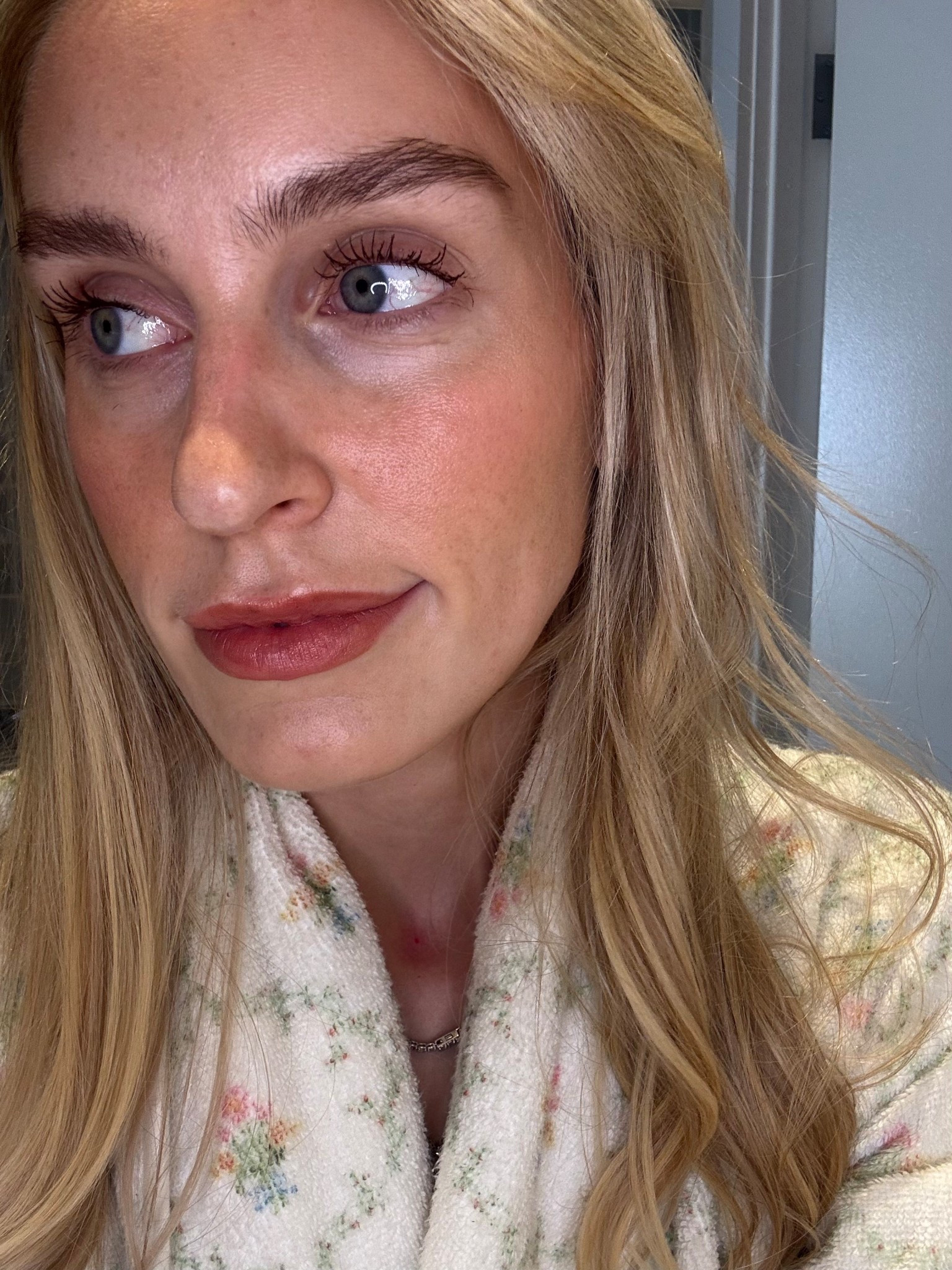 Everyday glowy skincare and makeup !