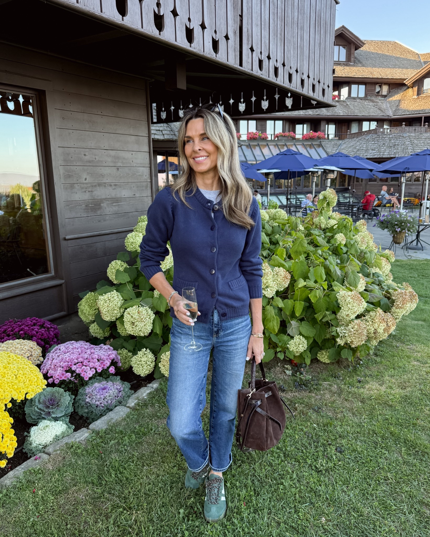 -Julia Amory code Tammy15
-Ag jeans TTS 
-Sneakers TTS 



#LTKSeasonal #LTKTravel #LTKOver40