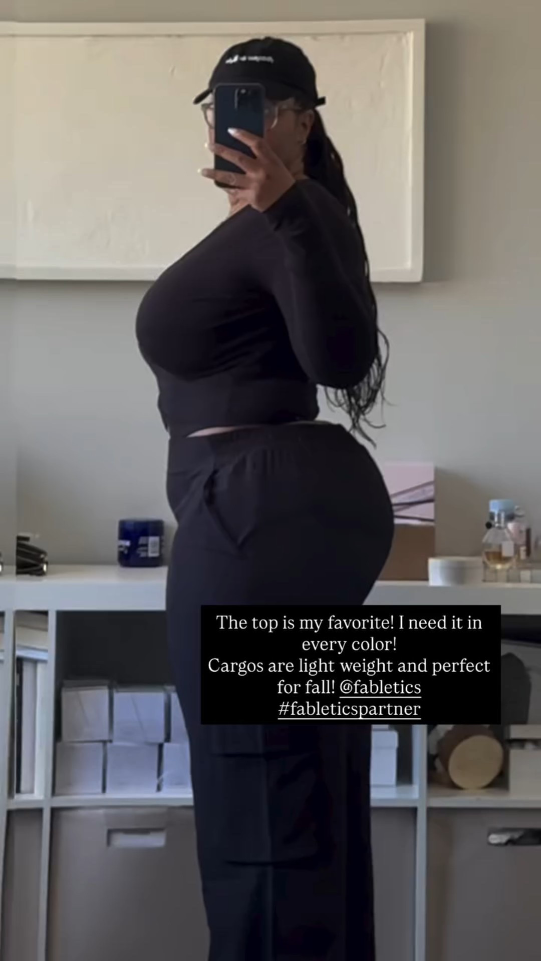 The top is my favorite! I need it in every color! 
Cargos are light weight and perfect for fall! @fabletics #fableticspartner