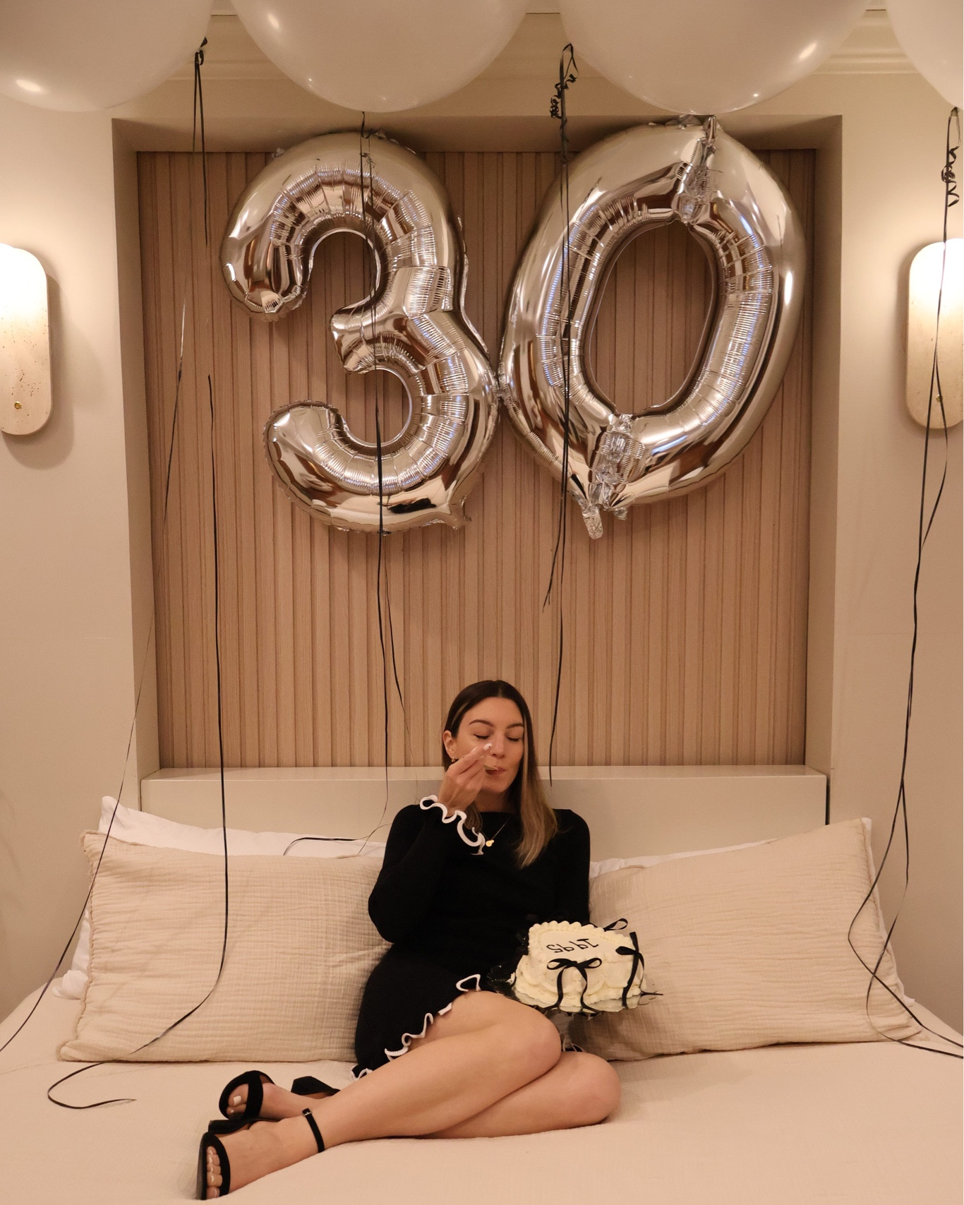 Classy Black & White 30th Birthday Photoshoot, Bows & Balloons Birthday Decor

#LTKStyleTip #LTKParties #LTKBeauty