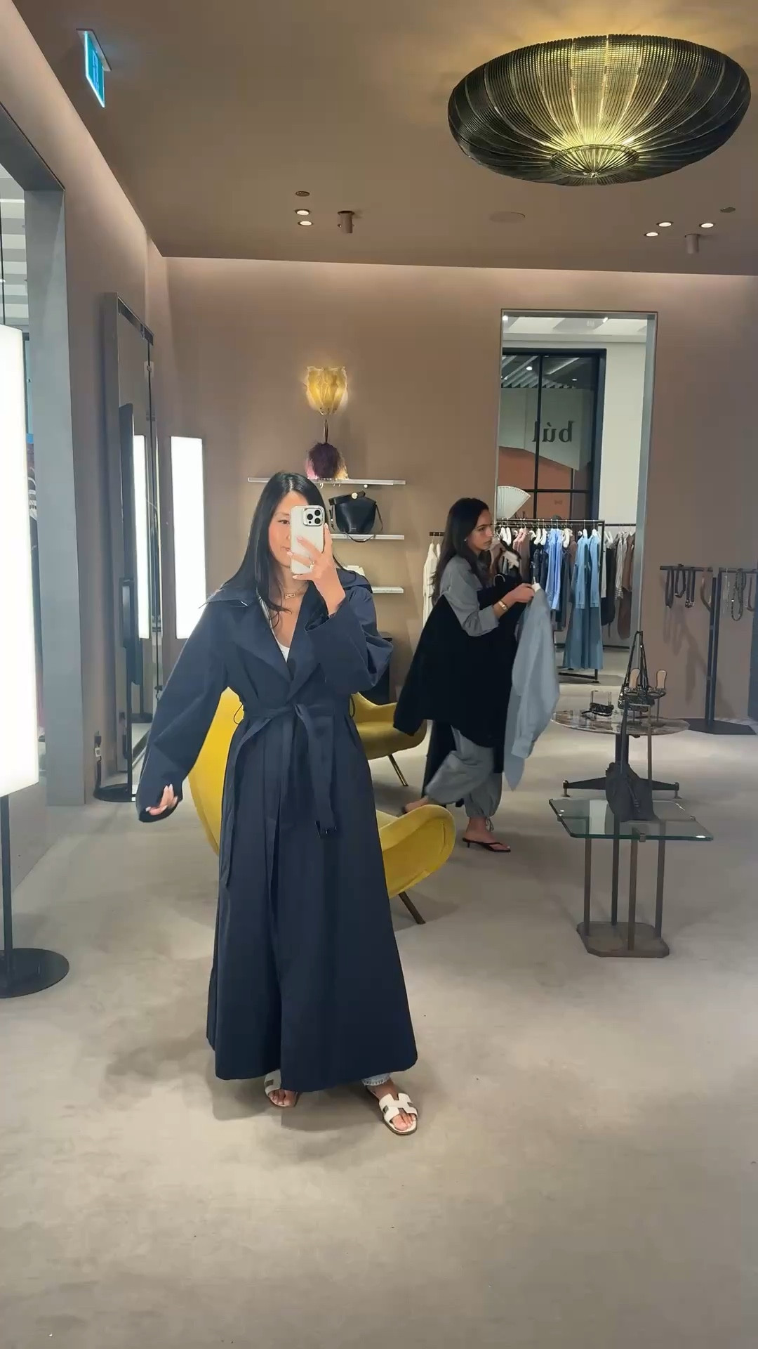 Obsessed with this long trench coat! It’s the perfect length. It’s lightweight so perfect for layering underneath! This navy colour is so beautiful 😍

For reference 
170 cm tall 
Size 8 