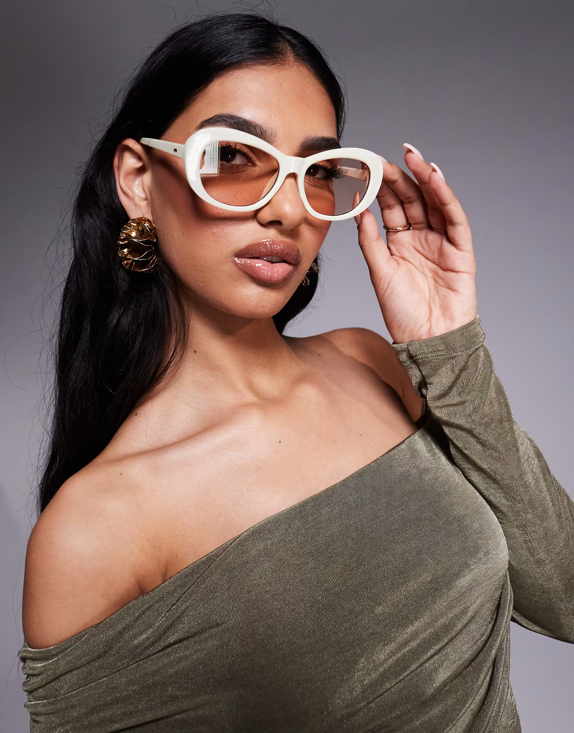 Kaiia chunky oval frame sunglasses in off white | ASOS (Global)