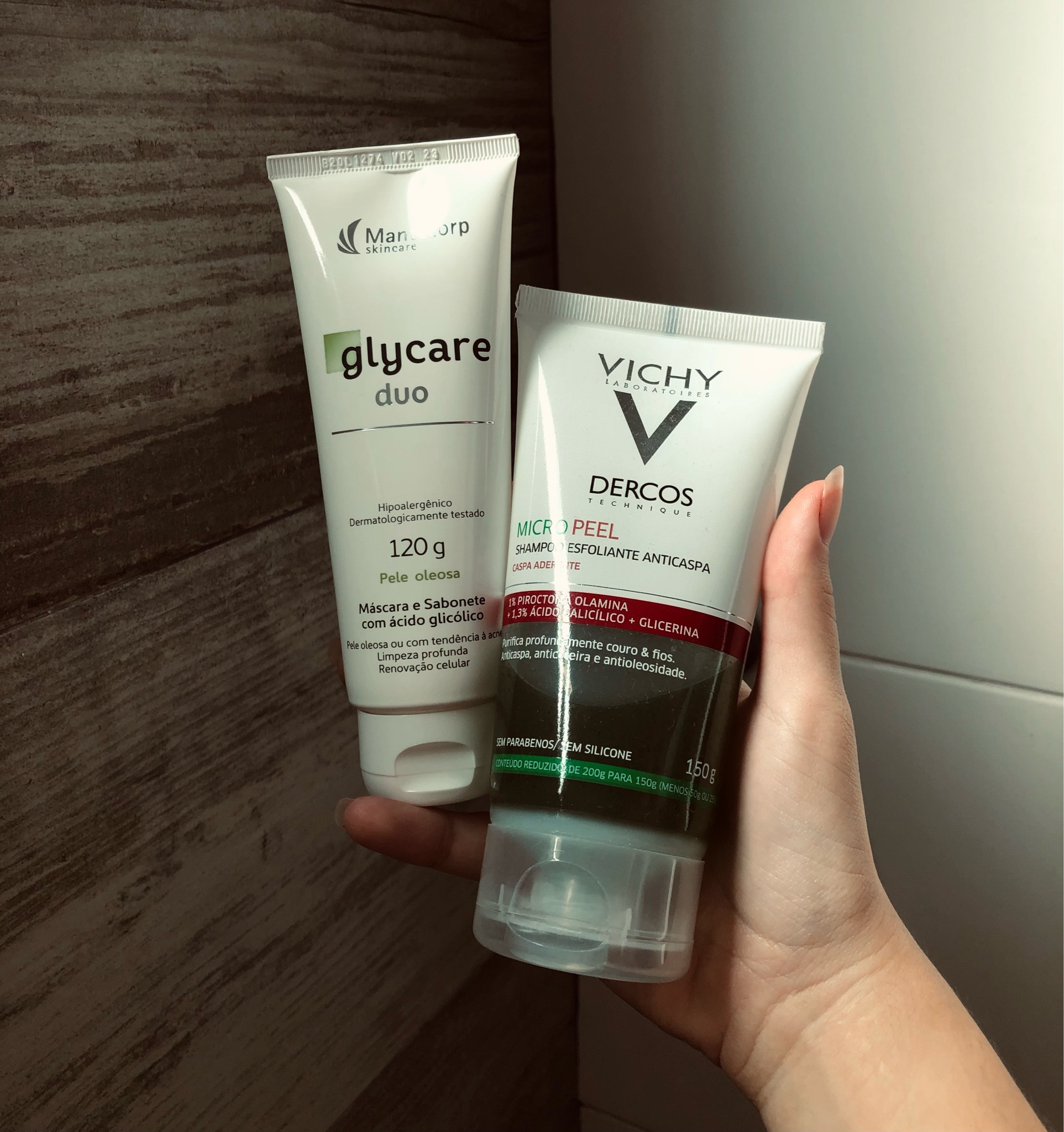 Já cuidou do seu cabelo e da sua pele hoje ? 🎀 
Esse shampo da vichy é maravilhoso além de fazer a limpeza e esfoliação do couro cabeludo ainda promove uma refrescância maravilhosa , eu adoro a sensação 🧡 e o sabonete facial que parece uma máscara que eu uso direto no meu dia a dia e amo !

#LTKbrasil