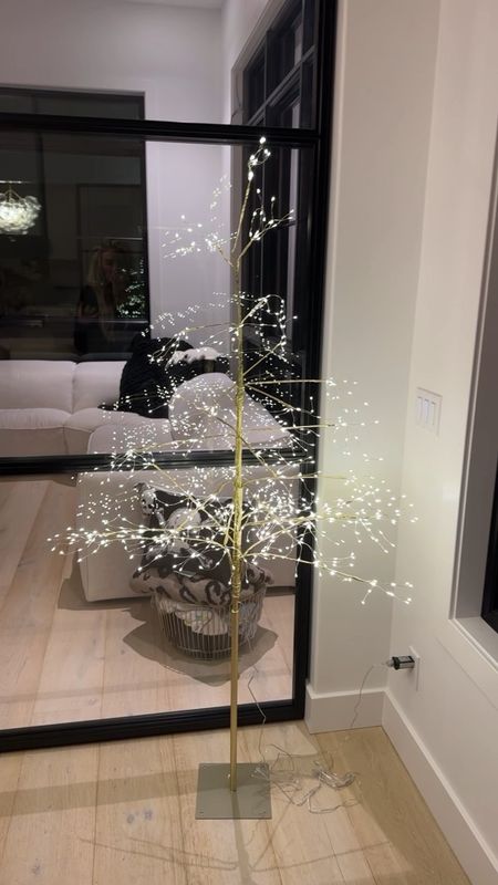 The most beautiful light up gold tree! Perfect for all holidays! Less than $64.00 #amazon #amazonhome 