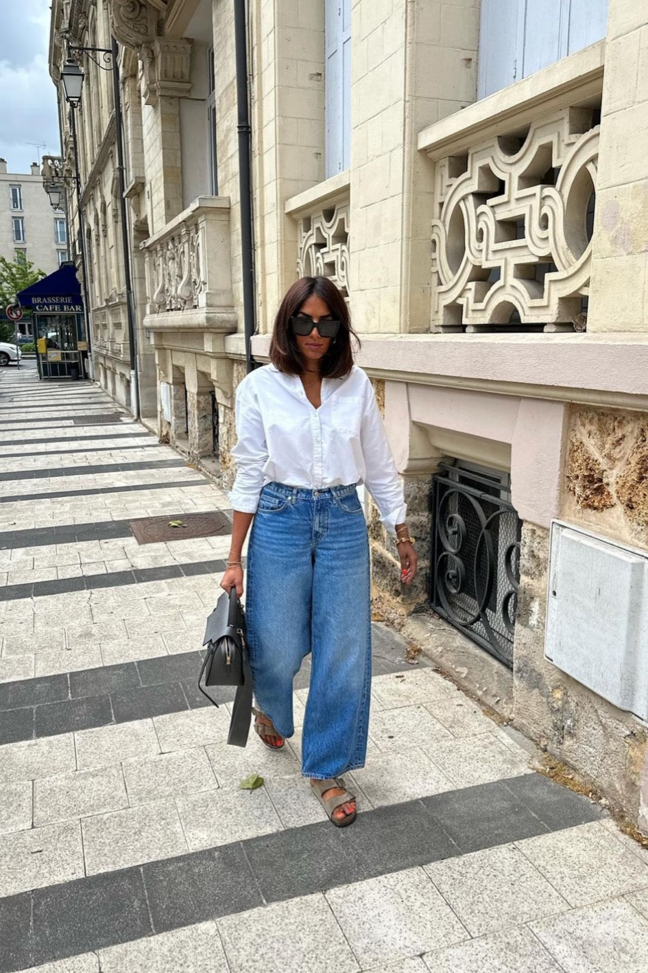 style classique, ootd, look simple

Chemise Max blanc Sézane, jean coupe droite Arket, Birkenstock Arizona en daim, sac à main Celine, street style, paris fashion, minimalist style 

#LTKstyletip #LTKFind