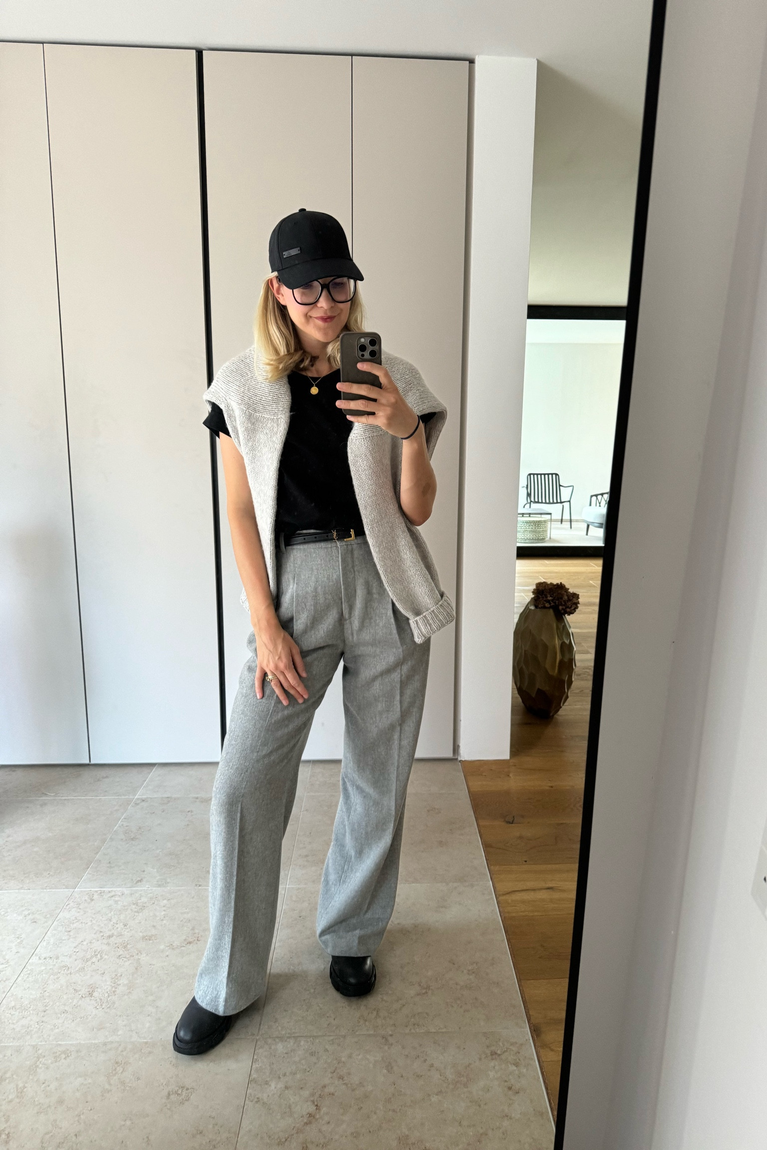 Mein erster Herbst-Look mit meinen absoluten Must-Haves für jeden Kleiderschrank!

Der Look unter meinem Lieblingssweater #sneakersweater gestrickt aus Ecopuno und Setasuri 

#FashionMonth #LTKdeutschland #LTKworkwear