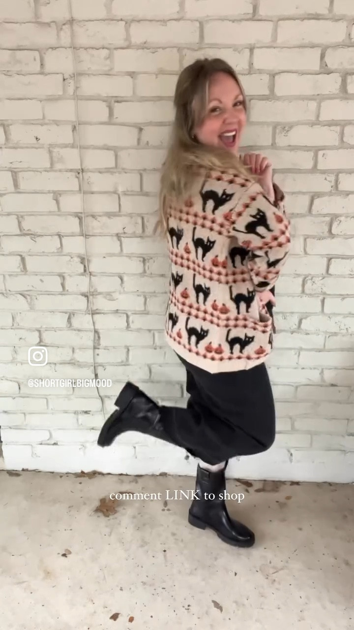 Large everything!!! Cardi back in stock this year!!!

#LTKFindsUnder50 #LTKSaleAlert #LTKHalloween