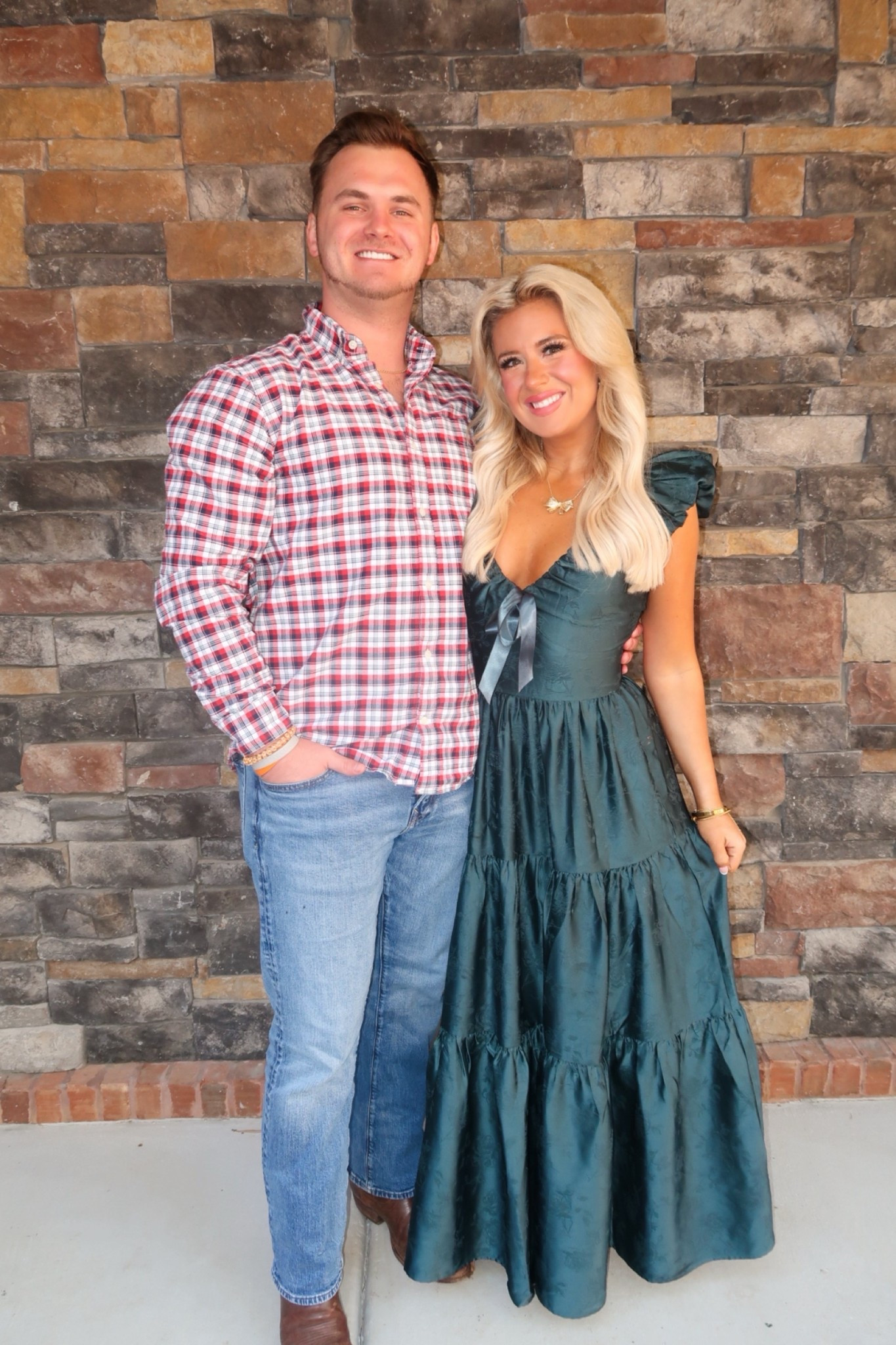 Perfect dress for the holidays! 

#LTKHoliday #LTKGiftGuide #LTKFindsUnder100