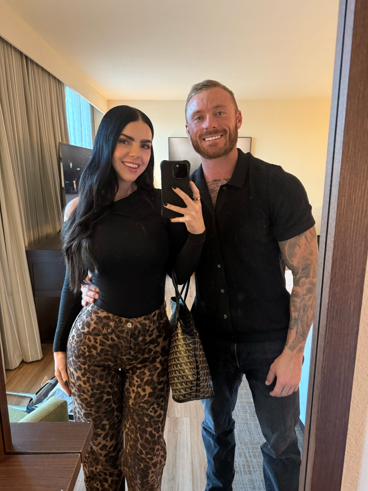 Leopard pants>> yes please 

#LTKSaleAlert #LTKHoliday #LTKFindsUnder100
