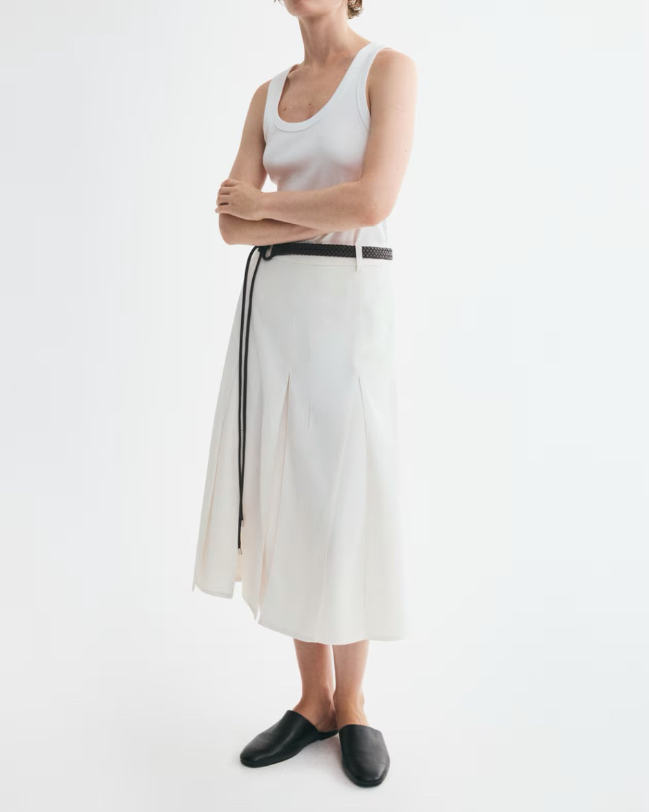 Pleated white midi skirt with black belt

#LTKSeasonal