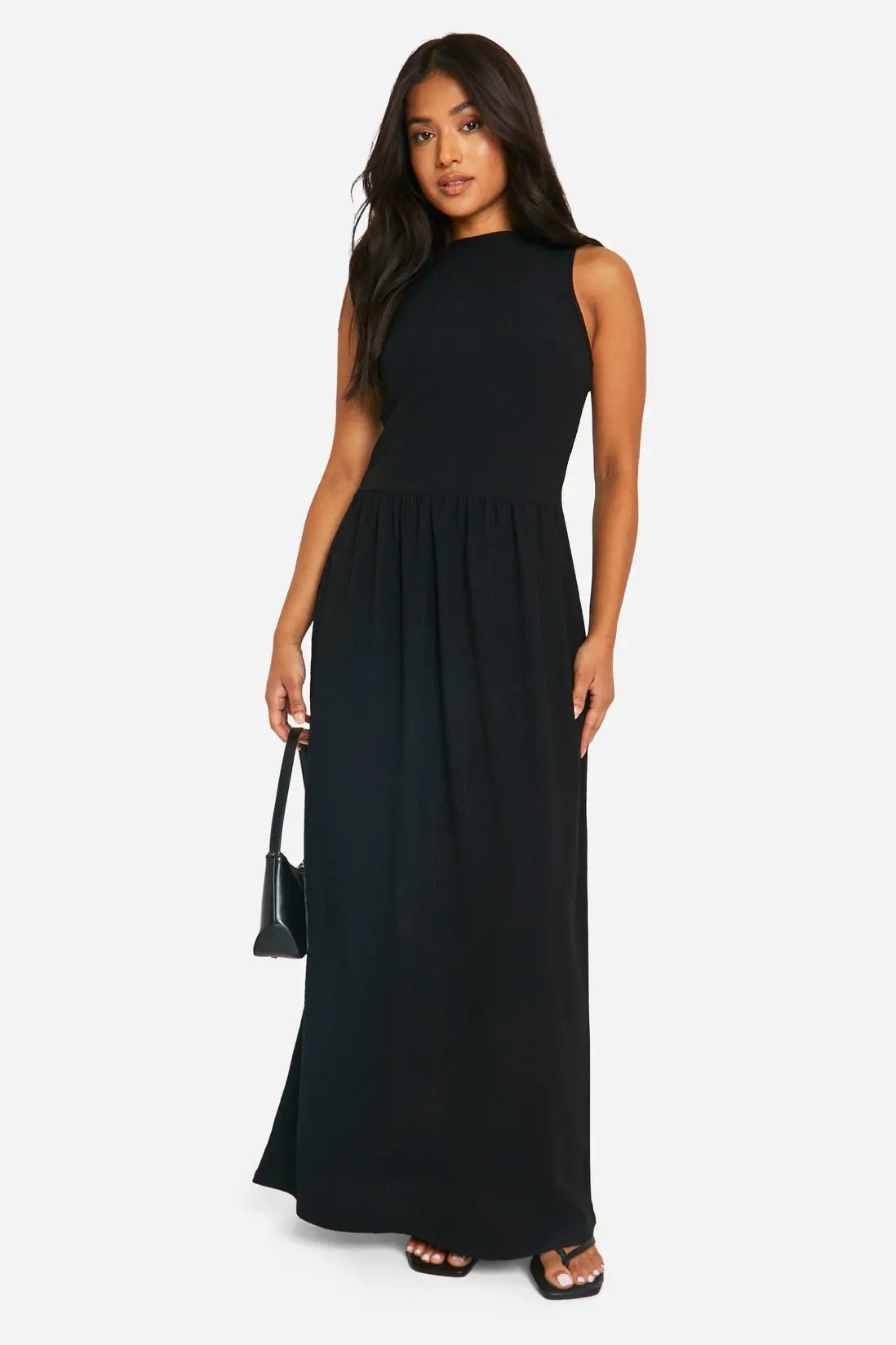 Black Petite Crinkle Drop Waist Racer Maxi-jurk | Boohoo NL | Boohoo.com (NL)