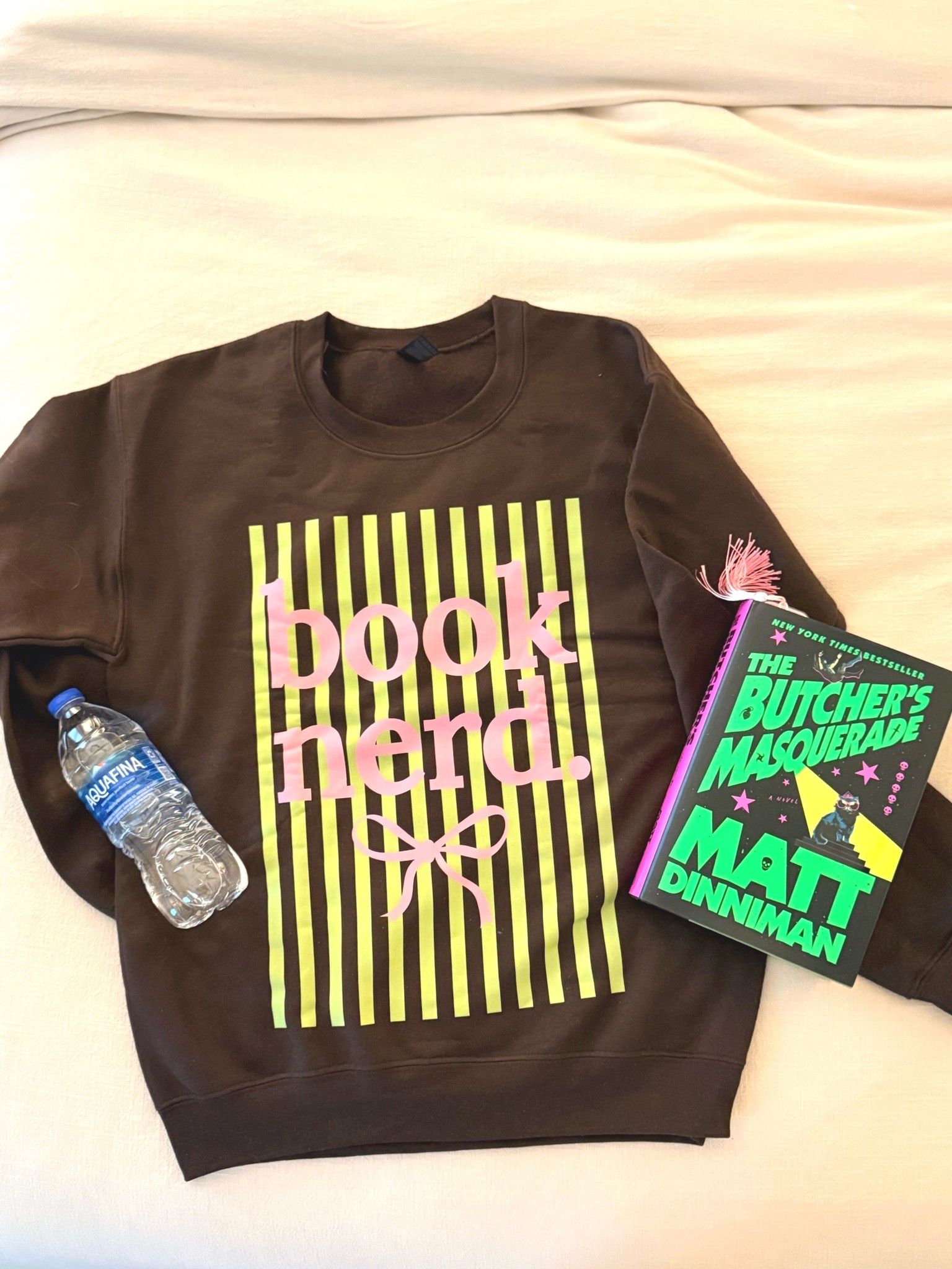 DOB of the Day! 
Had had no clue how much I would be crying after chapter 47😭
Drink: Water to stay hydrated from this reading marathon…I will be up all night finishing it.
Outfit: New Favorite Sweatshirt can be found at @Target 
Book: Butcher’s Masquerade

#LTKdayinmylife #LTKootd #LTKmomlife