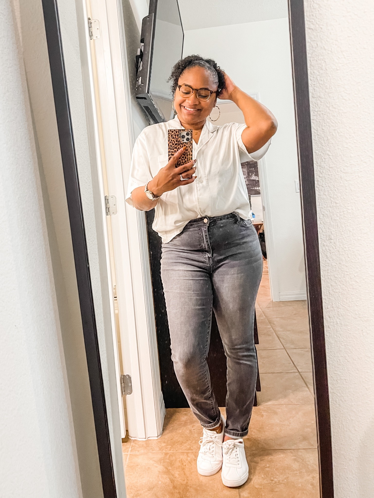 Mom Style on-the-go! 

White blouse, high waist jeans, white sneakers, mom style, mom jeans, jeans, white top, white shirt, sneakers

#LTKstyletip #LTKshoecrush #LTKfamily