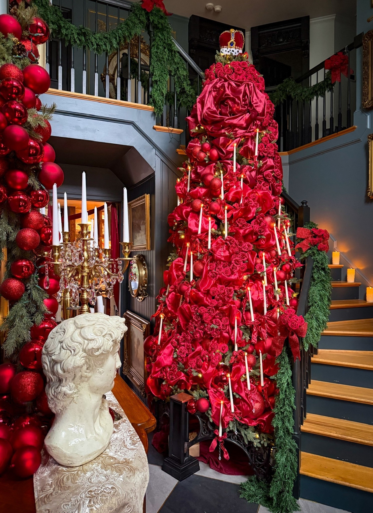 Check out our luxurious Christmas decorations! Perfect for adding some festive old world elegance  to your home. 🎄✨

#Christmas #ChristmasDecor #WhiteChristmas #TraditionalChristmas #VintageChristmas #CallSignDesign #Vintage #Luxury #InteriorDesign #InteriorDecorating #Elegance #Chandelier #OldWorldCharm #DesignStyle #CastleCore #OldWorldCharm  #SimpleSwaps