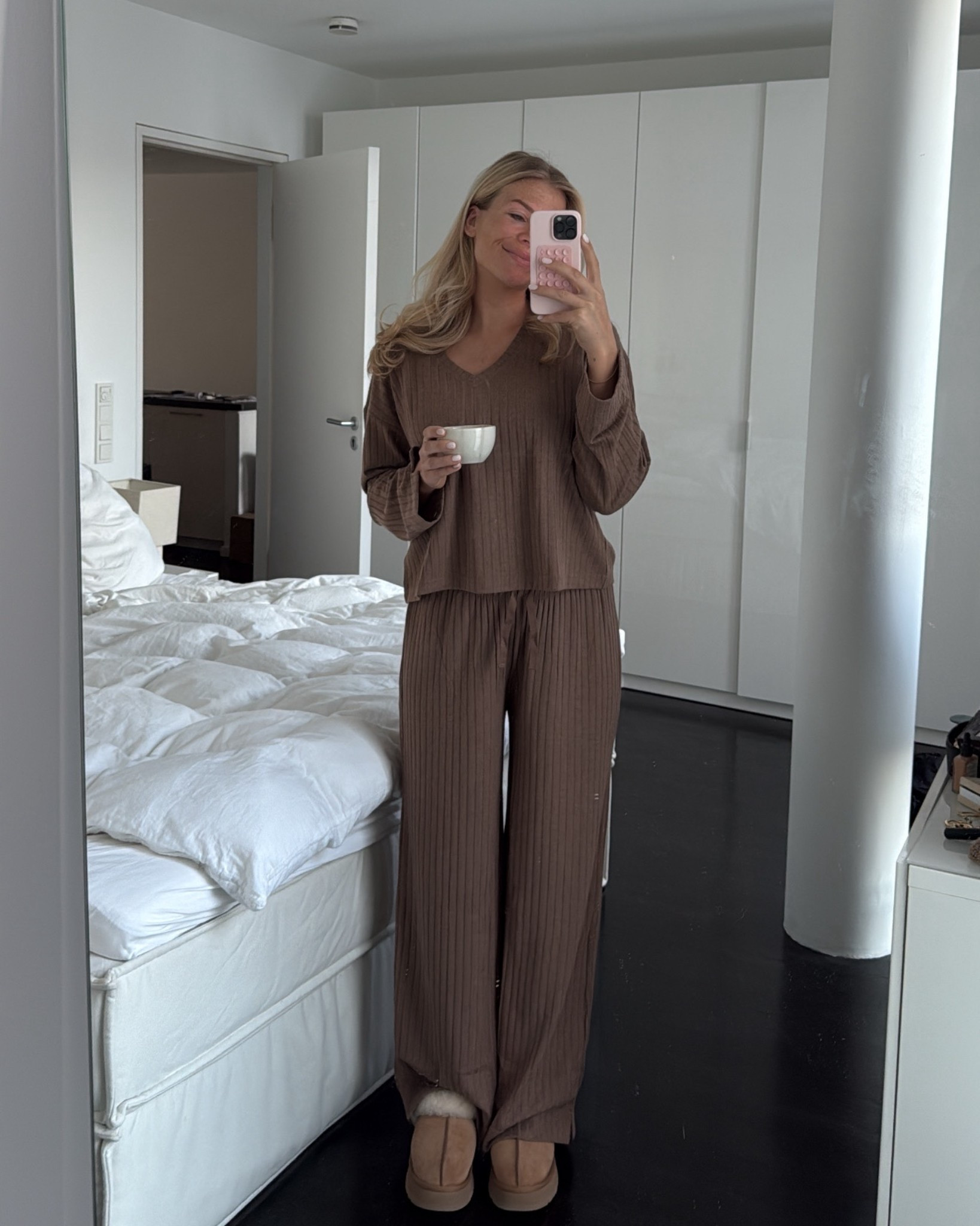 Cozy Morning ☁️☕️🐻

#LTKdeutschland #LTKeurope #LTKwinter