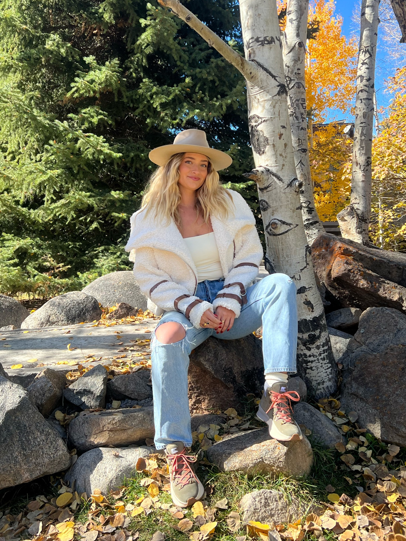 I’m wearing a size 28 in jeans, size medium in top and size small in the jacket 