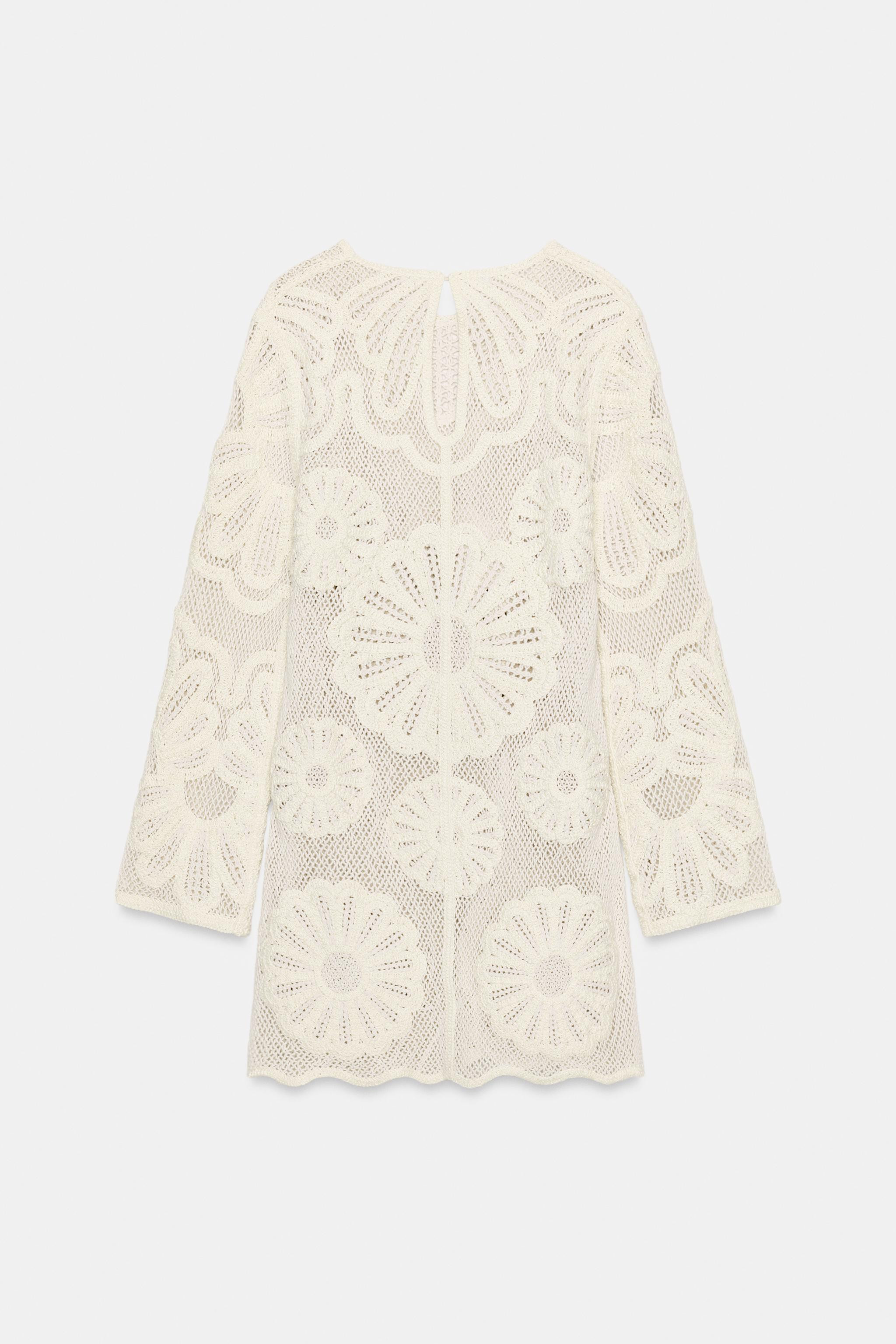 Short dress crafted from crochet knit fabric. Features a round neck and long sleeves. Wavy hem. B... | Zara UK