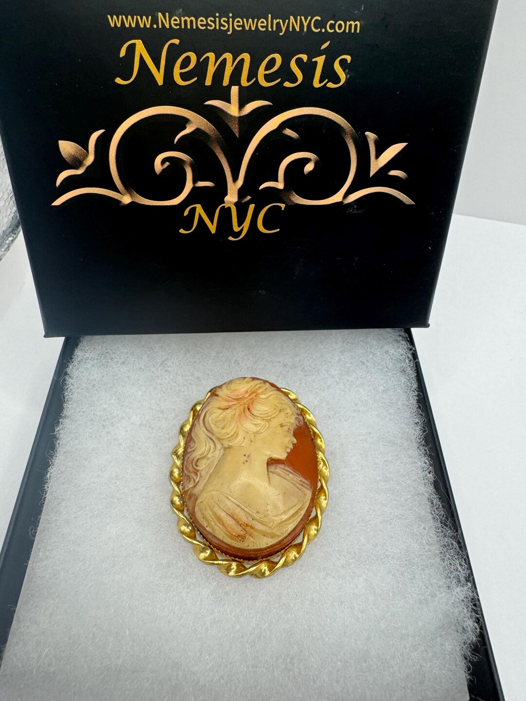 Vintage Shell Cameo Yellow Gold Finished Brooch Pin - Etsy | Etsy (US)