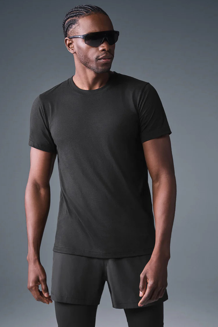 Model is 6'2” wearing MModel is 6'2” wearing MWearing Size MediumModel is 6'2”, with a 40... | Alo Yoga