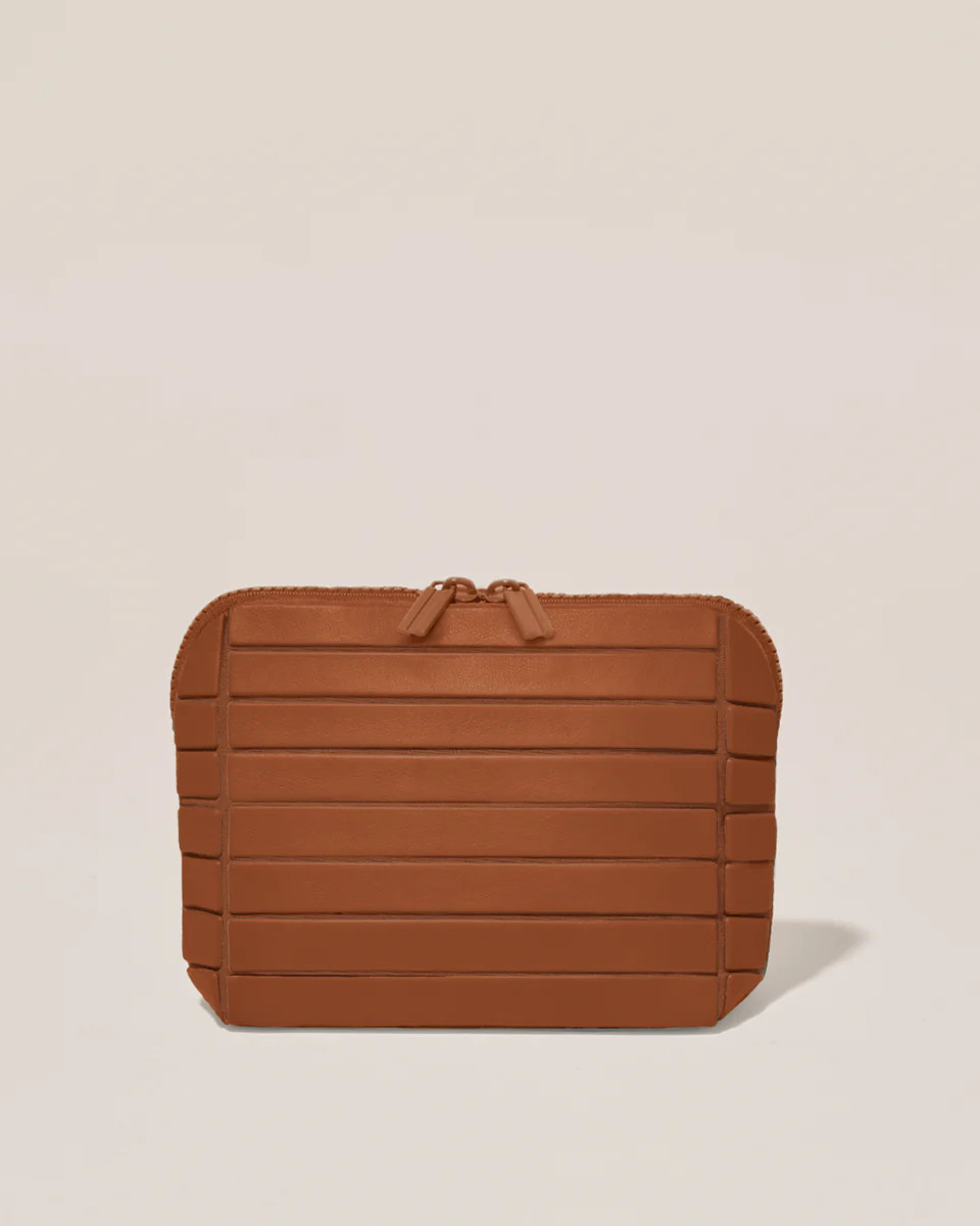 the small vicuna traveller | Parallelle