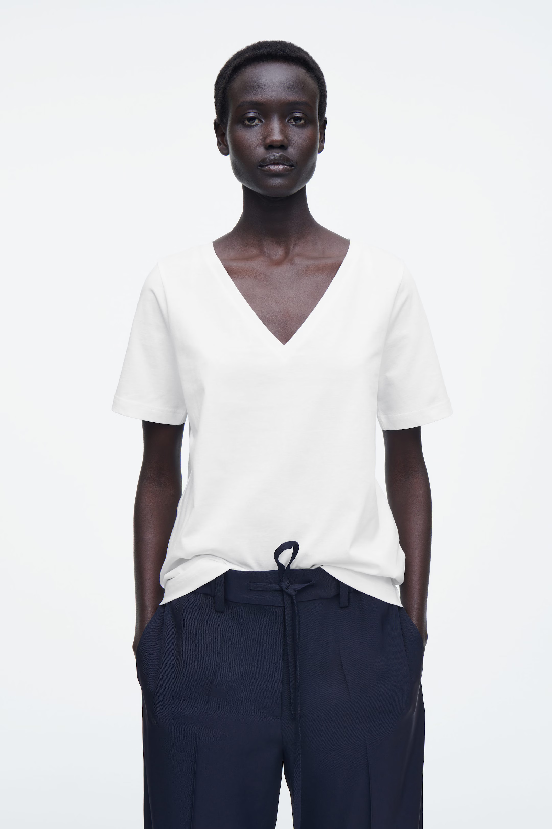 24/7 REGULAR V-NECK T-SHIRT - WHITE | COS | COS (AU)